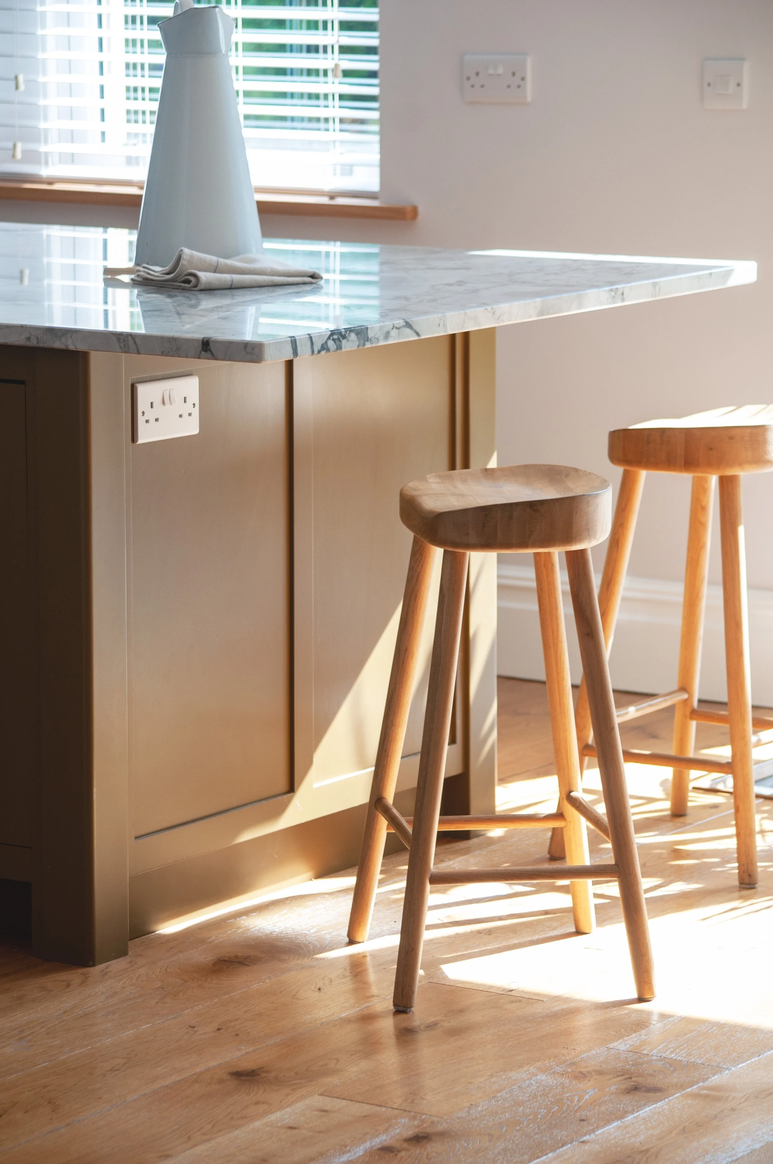 Tall oak bar discount stools
