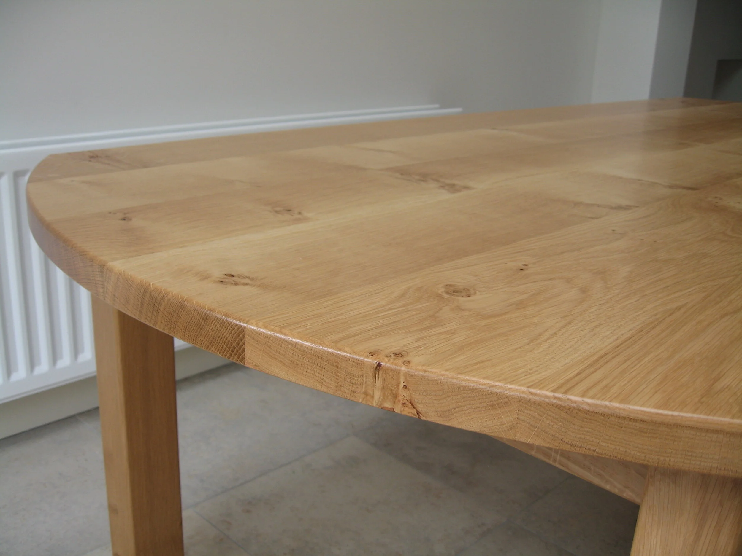 Pippy Oak Table with curved ends.JPG