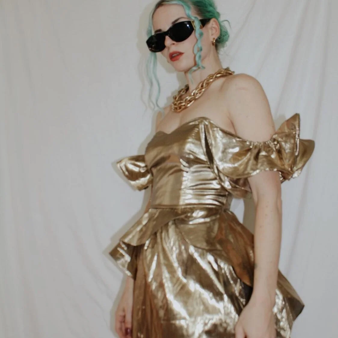 { 😎: @themetalromanticvintage }