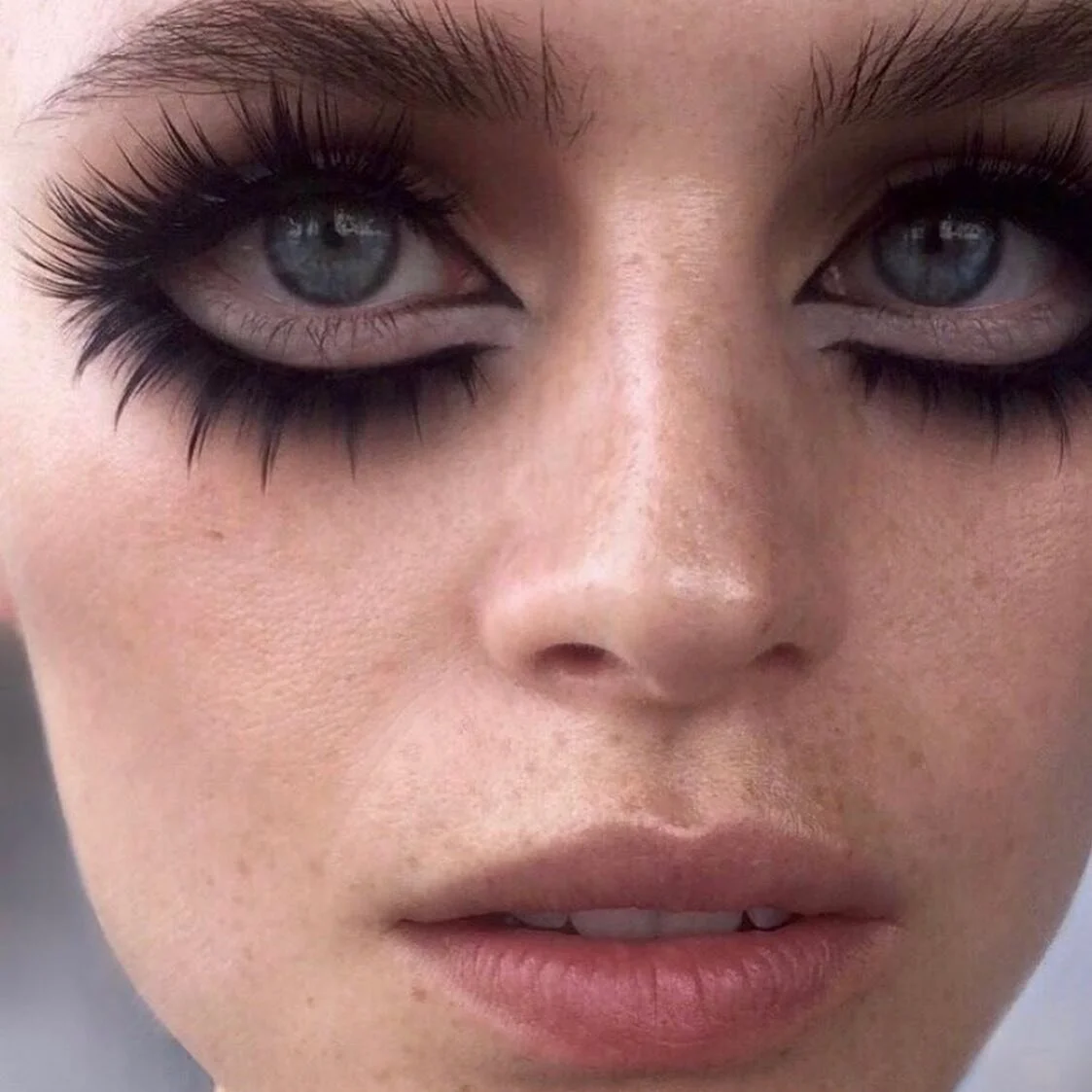 { 👁: @ellendenmark }