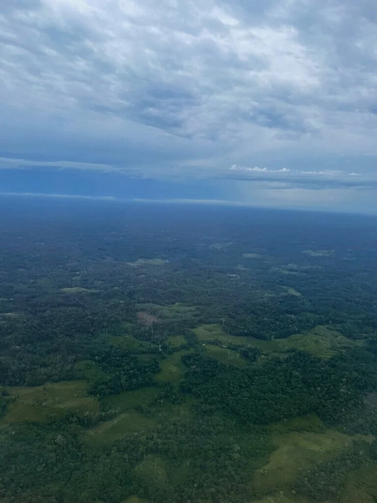 Vista aérea del Putumayo, aproximación al aeropuerto de Puerto Asís