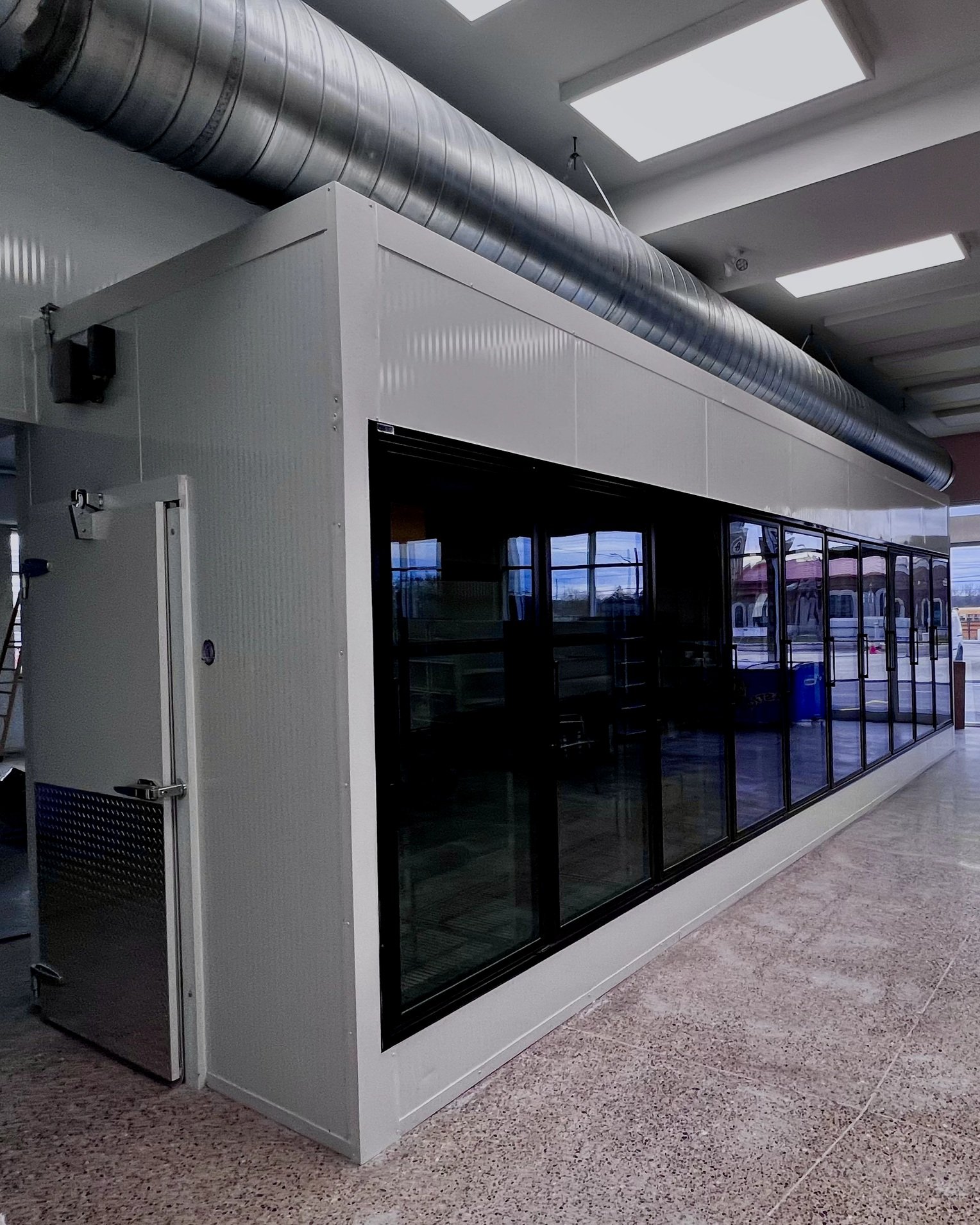 reach-in and walk-in cooler combo for esso convenience stores