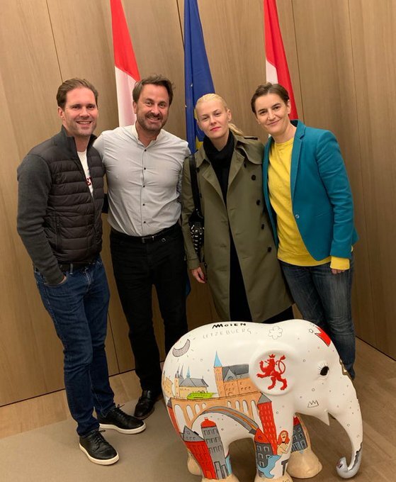 Why people are loving this 'normal looking' photo of two world leaders meeting