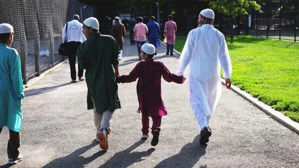 Hey America, Religious Muslims Are Model U.S. Citizens