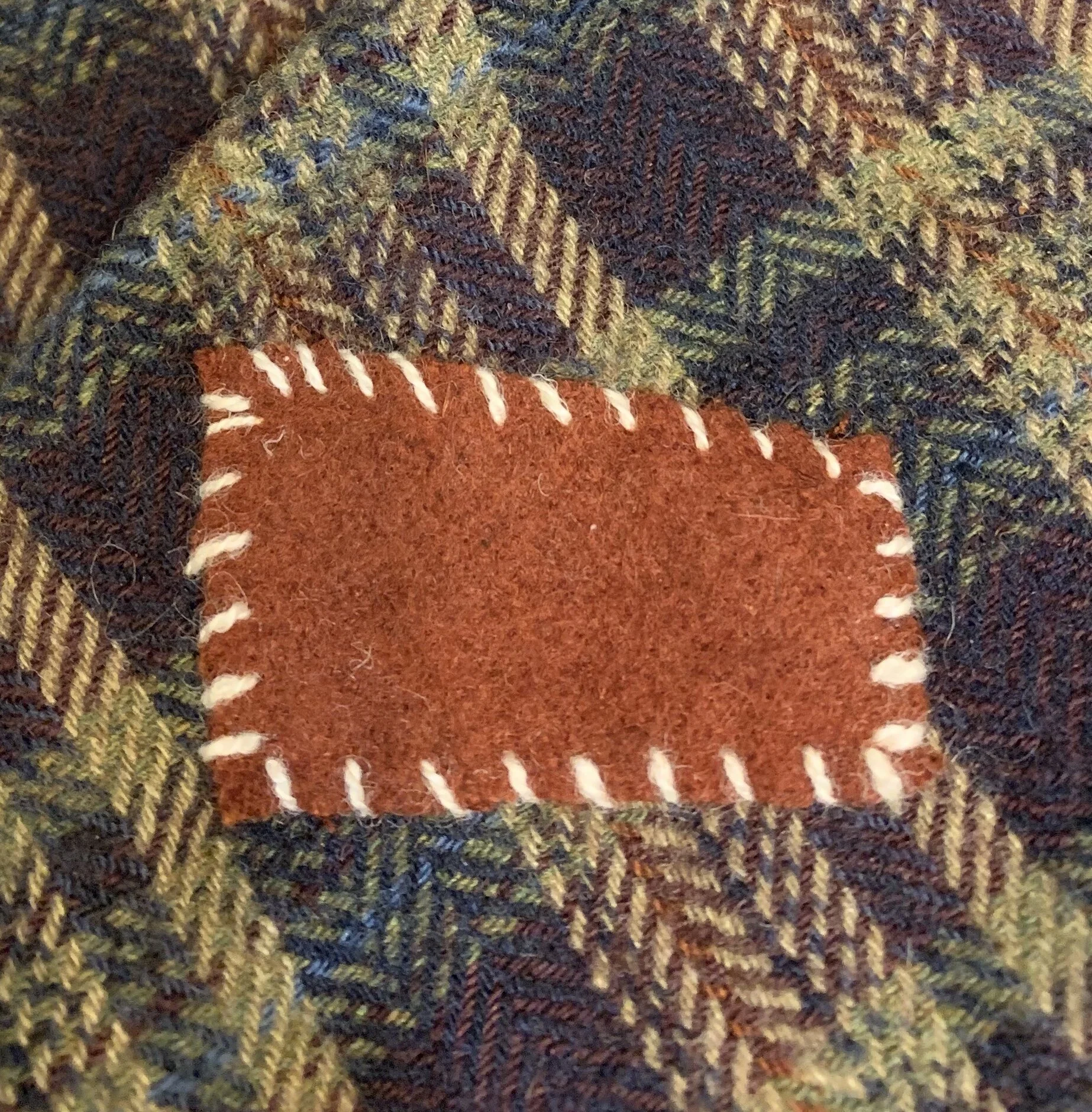 i love this wool and i wish i had a scrap of it because i had clothing made out of it, but i got it in a bag of "cabbage" i bought for $5 at Birka.