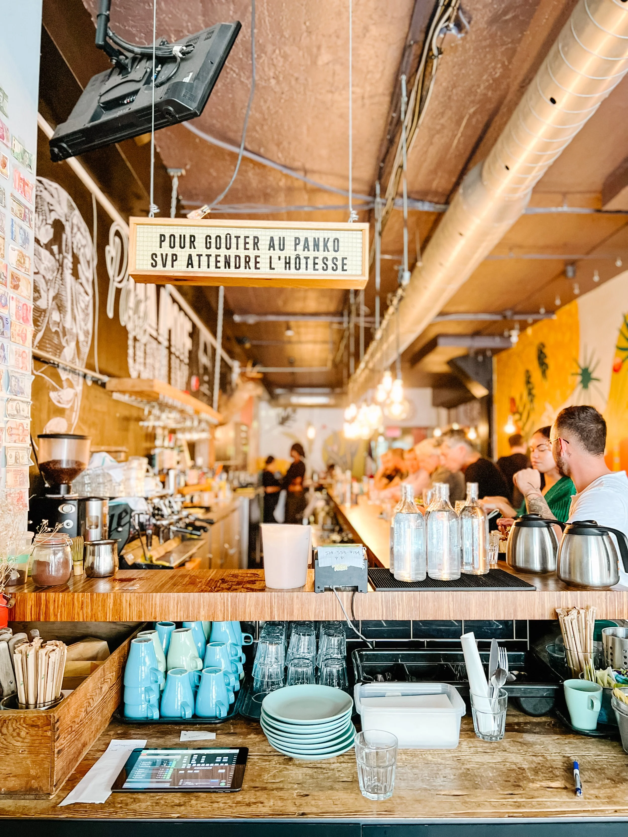 12 Places to eat in Montreal - A Guide to Moms’ Night Out