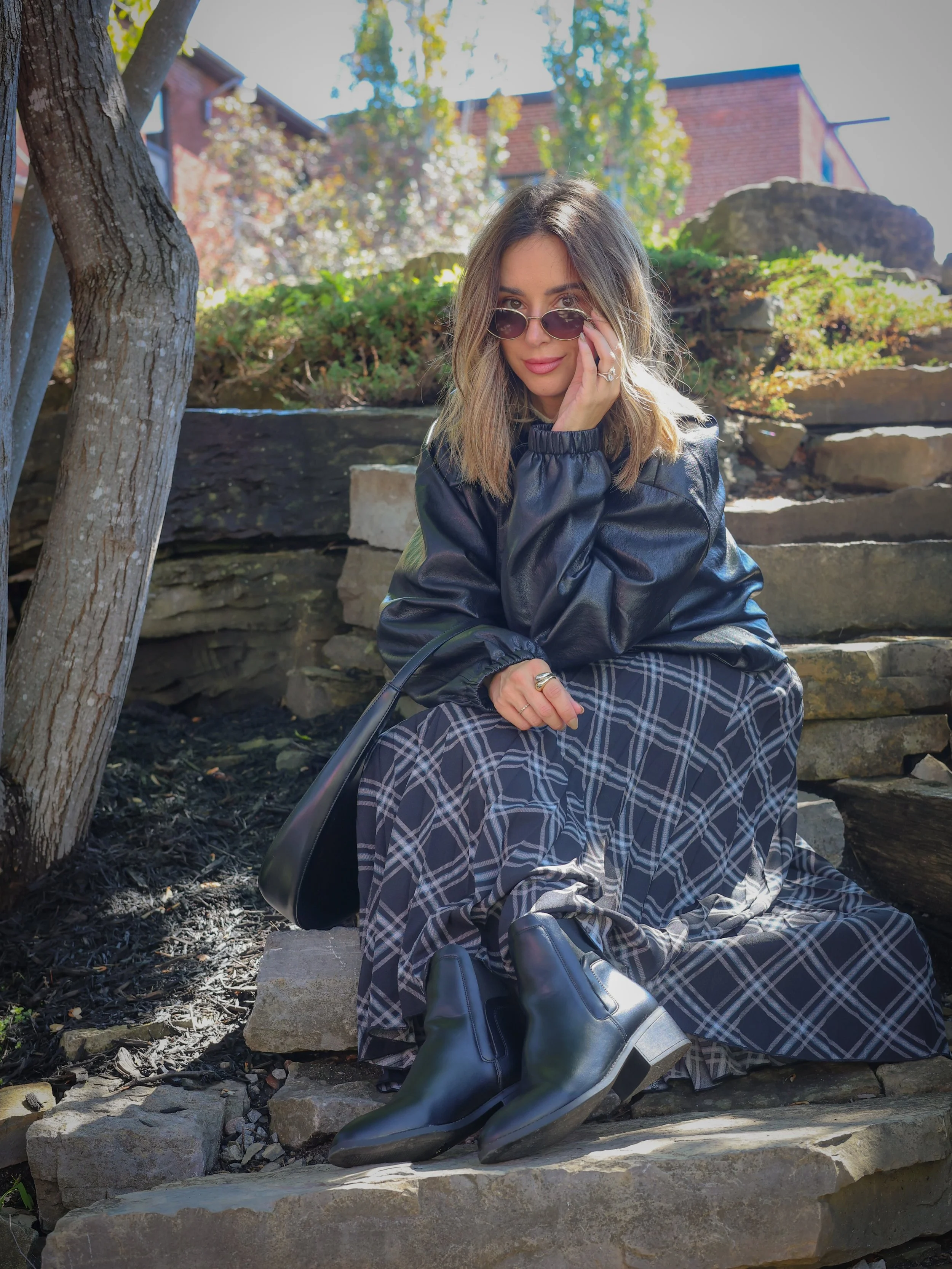 Boot season is here and I grabbed two new pairs from @the.shoe.co that are comfy enough to wear for city strolls but also stylish for dinner dates! #ad

A black low boot is a wardrobe staple and these are SO comfortable I could wear them for hours. I