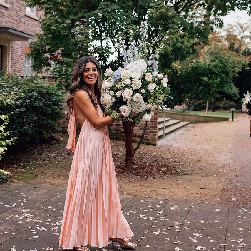 Enjoying the flowers after the wedding 🤍
.
.
.
.
.
#lilacandbloom #florist #londonflorist #weddinngflorist #orleanshousegallery #wedding #richmondflorist #richmondwedding
