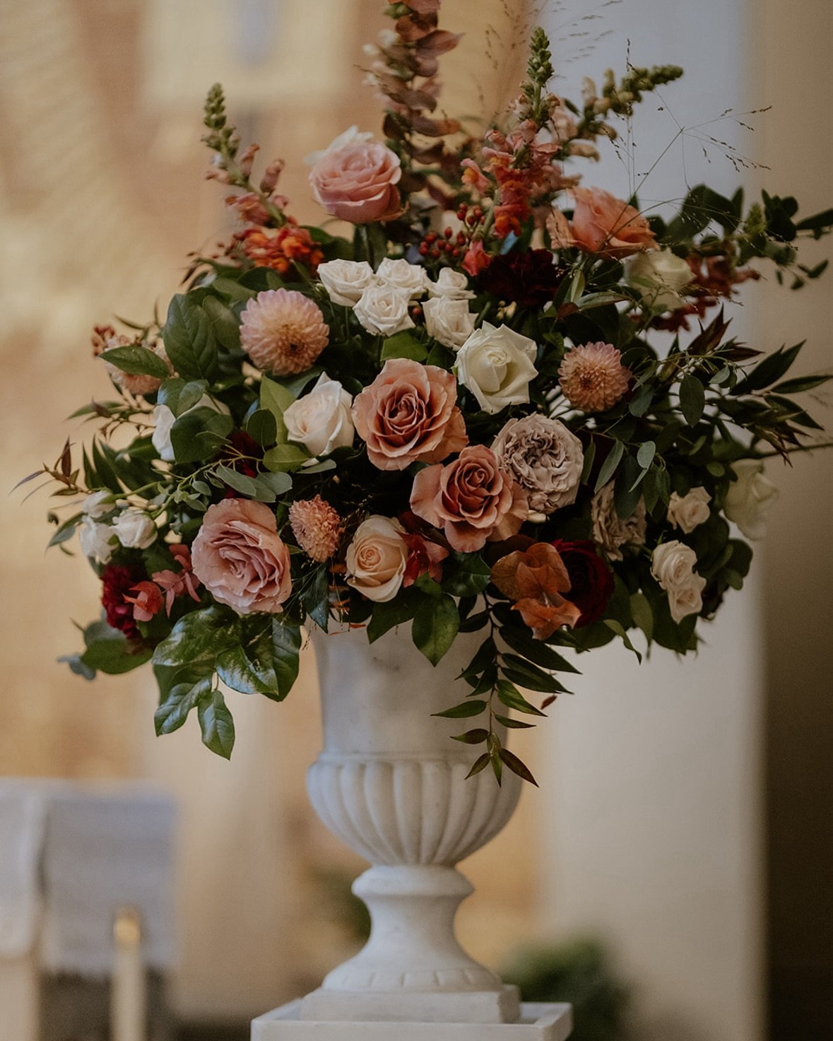 Floral urns for Hayley &amp; Eamonn 
at Our Lady of Victories in Kensington 
Photo by @thekensingtonphotographer 
.
.
.
.
#churchflowers #weddingceremony #ceremonyflowers #londonflorist #weddingflorist #autumnwedding #fallwedding #floralurn #flowers 