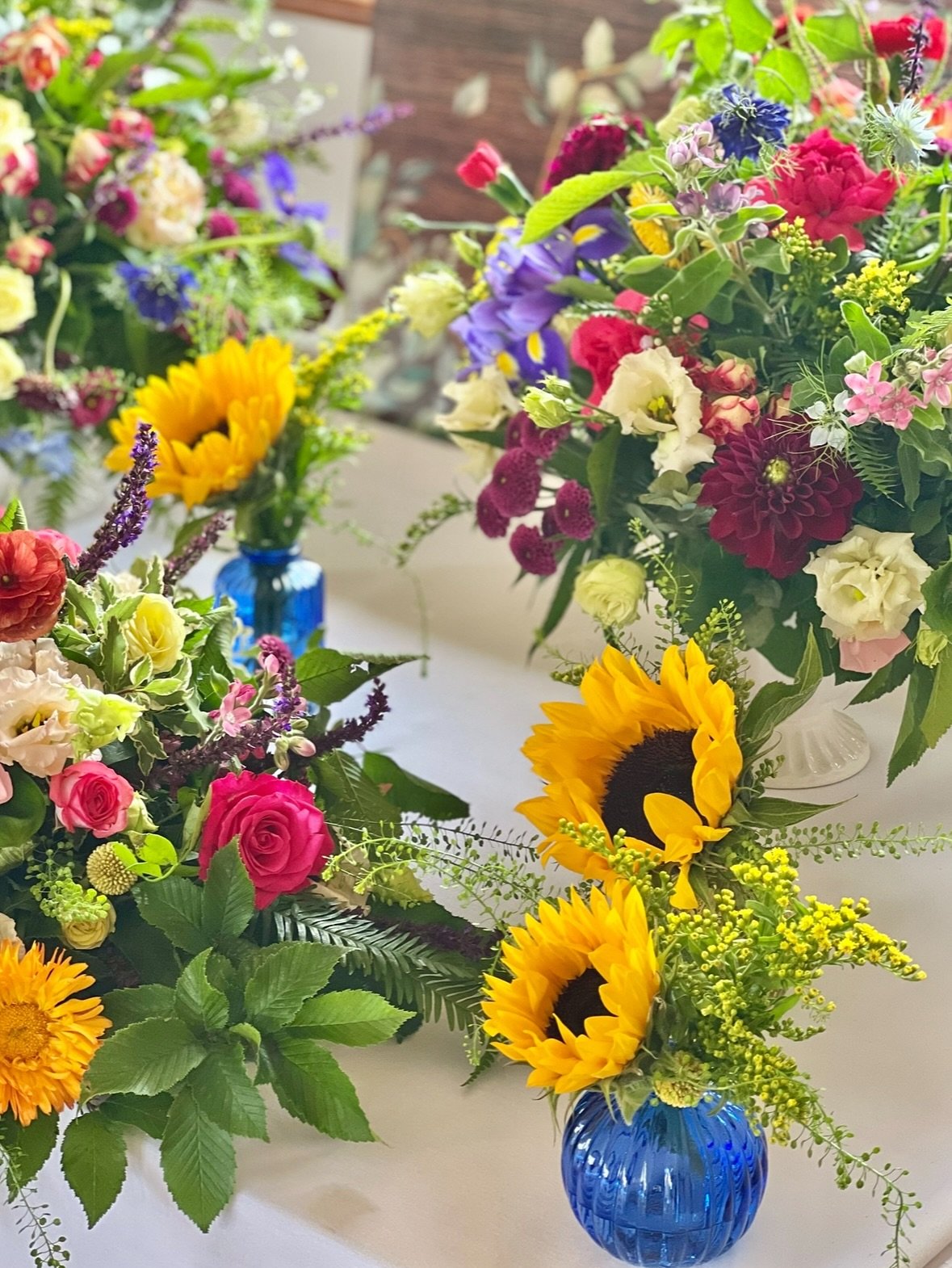 Who's obsessed with SUNFLOWERS? 🌻
.
.
.
.
#sunflower #ilovesunflowers #londonflorist #flowerdelivery #lilacandbloom #isleworth #richmondflorist #brentford #teddington