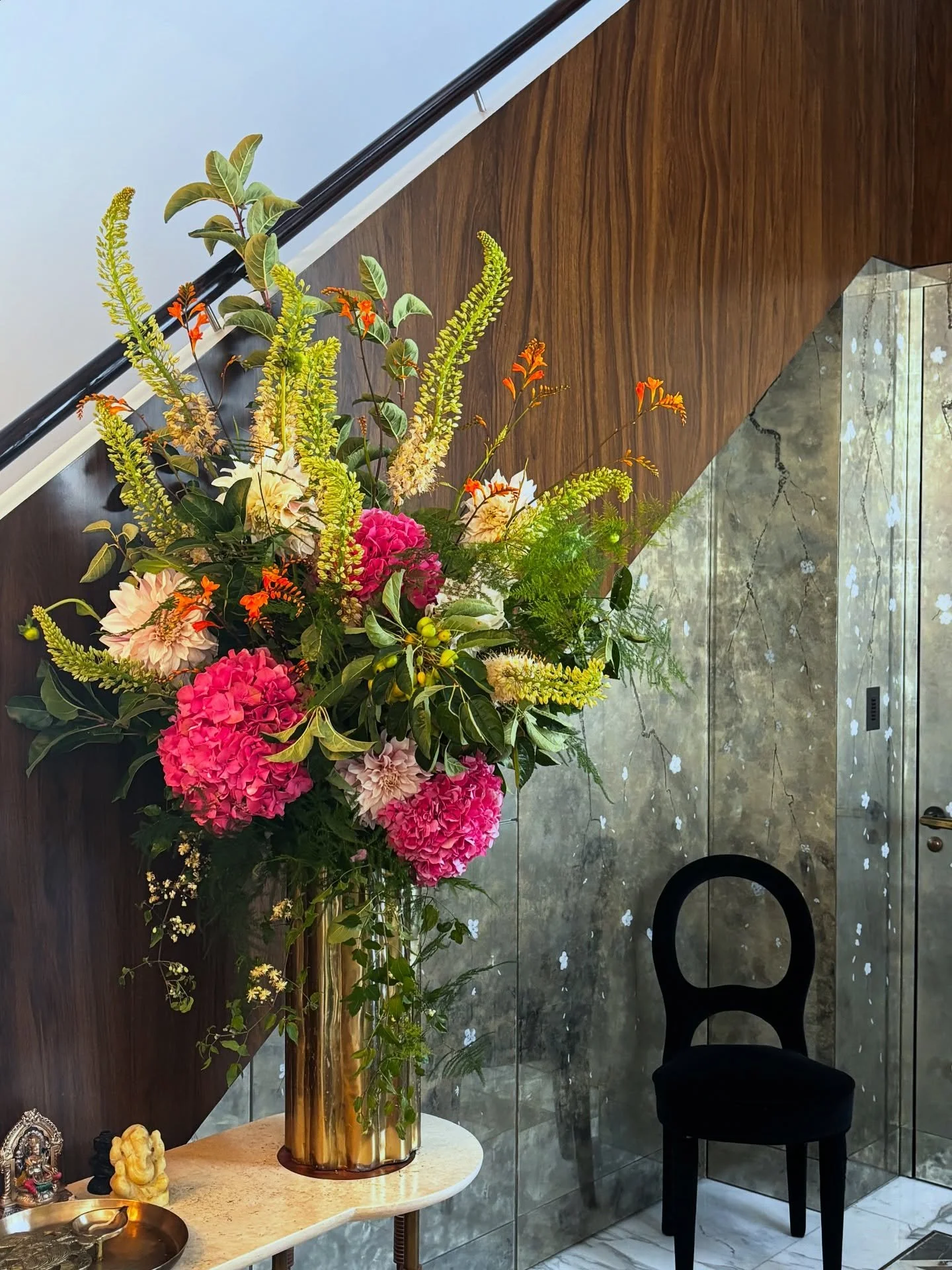 💓
.
.
.
#sunday #flowers #londonflorist #lilacandbloom #hydrangeas #dahlias #residentialinteriordesign