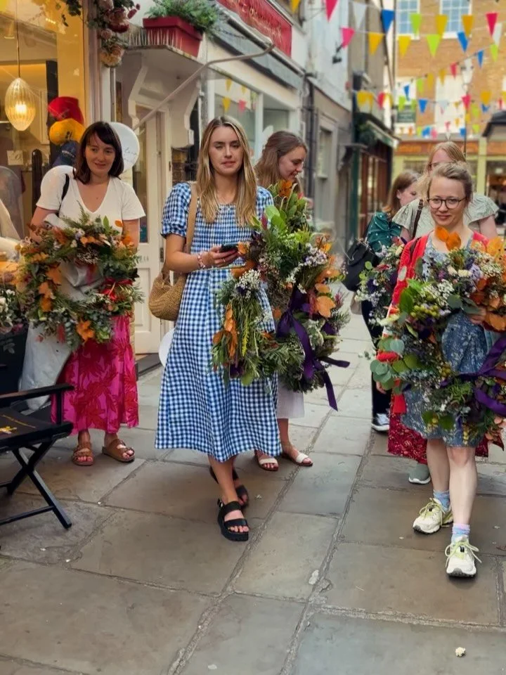 Autumn wreath workshop 🍁🍂
.
.
.
#autumn #fallwreath #autumnwreath #autumnworkshop #londonflorist #corporateeventplanner #corporateworkshops #flowerworkshop #privateworkshop #londonflowerworkshop #teambuilding #london