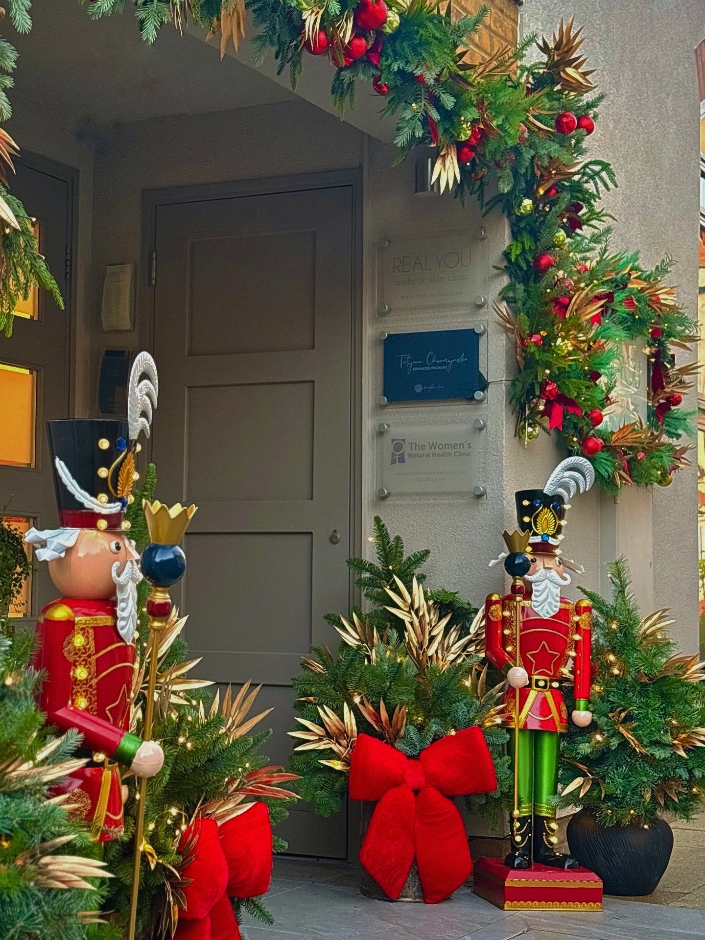 It's beginning to look a lot like Christmas @realyouclinic! Help us choose names for our Nutcracker Soldiers! 
. 
. 
. 
#christmasdecor #christmasinspiration #realyouclinic #stmargarets #richmond #londonflorist #nutcracker #christmastree #lilacandblo