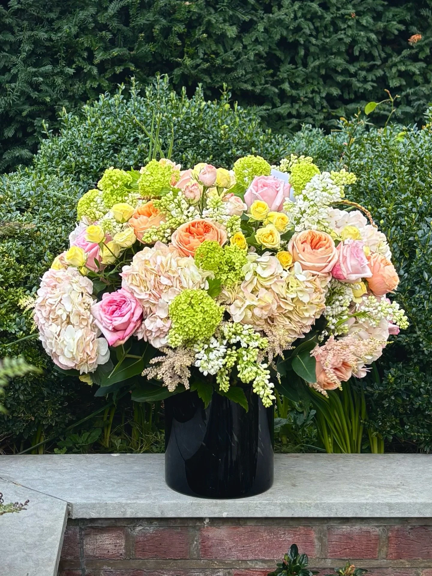 We&rsquo;re all waiting for spring 🌸
.
.
.
.
.
#congratulations #bouquet #hydrangea #mothersday #luxuryflowers