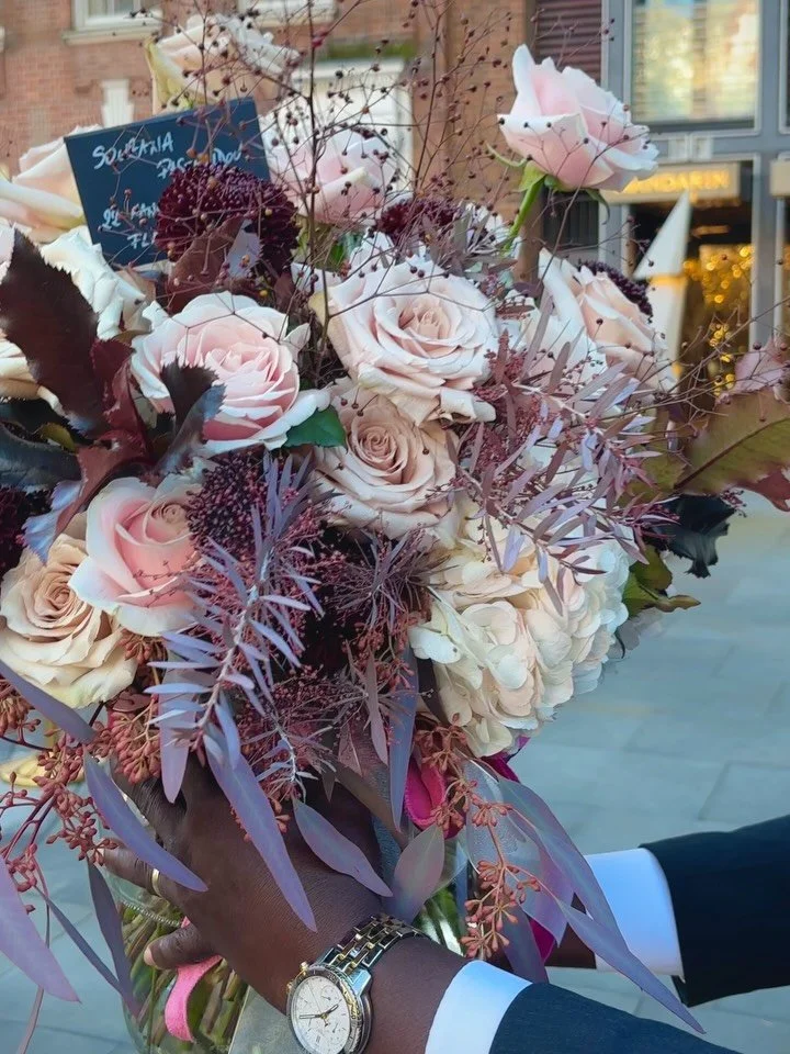 Blooms and beauty
.
.
.
.
.
#flowerdelivery #centrallondon #londonflorist #lilacandbloom #samedayservice #samedayflowers #luxuryflorist #bespokegifts