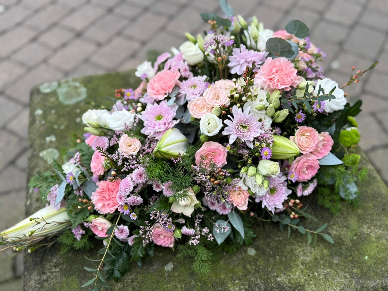 sympathy flowers isleworth.JPG