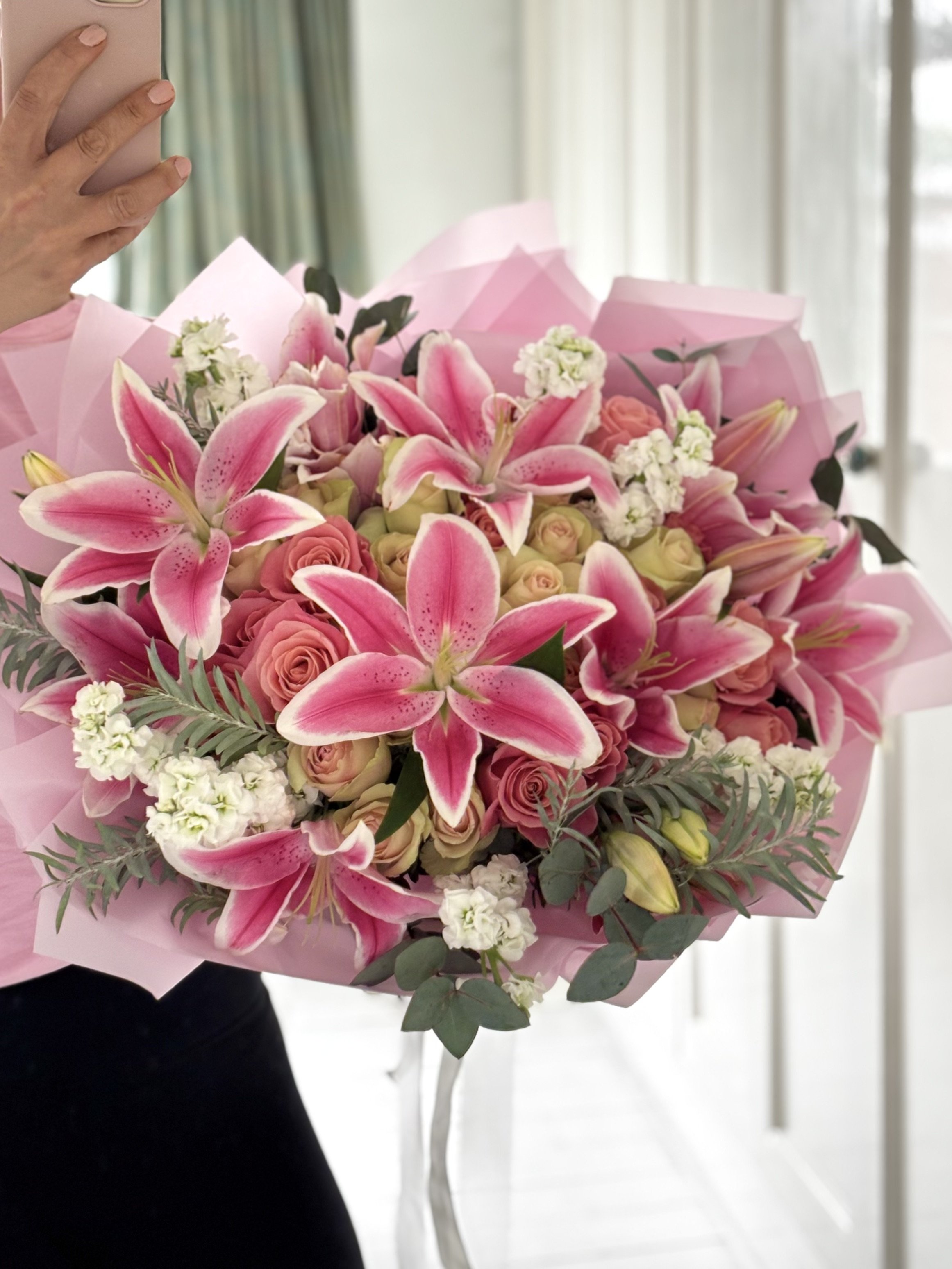 pink lilies bouquet delivery.jpeg