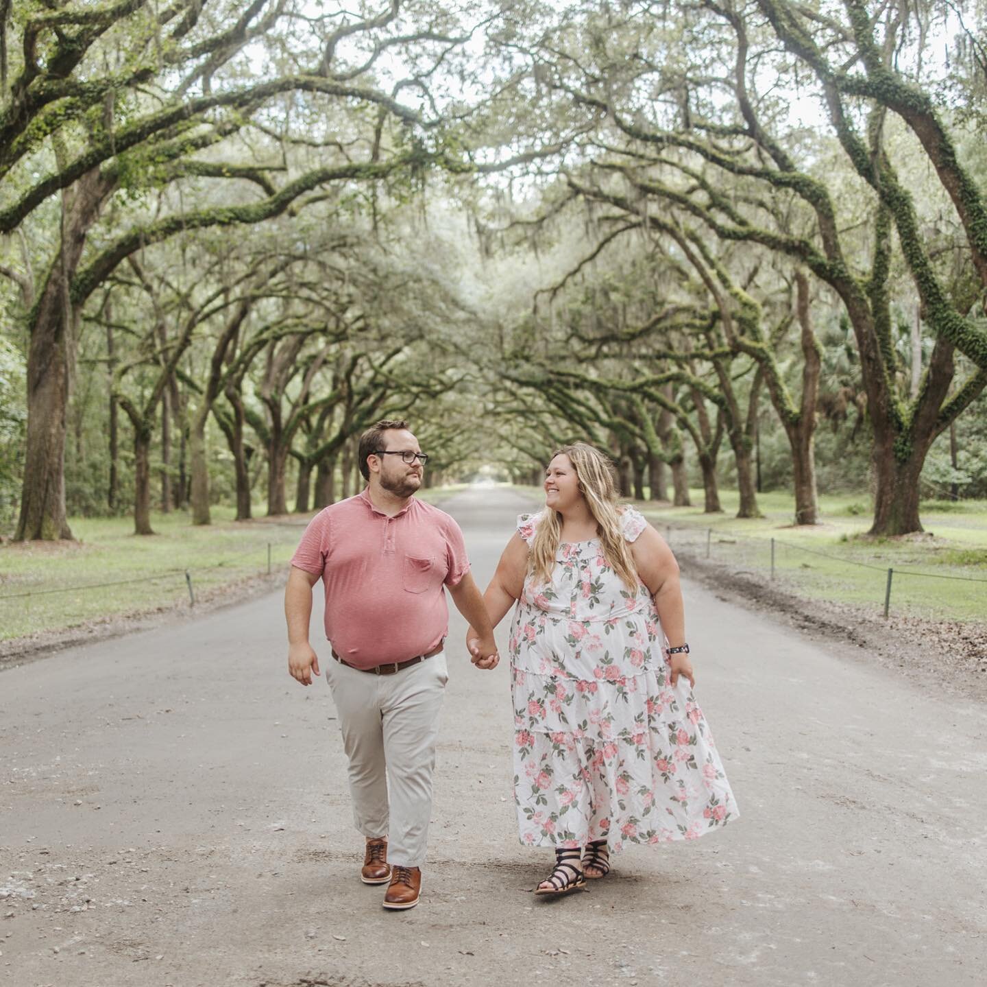Emily &amp; Jackson✨

Say it with me guys - Savannah is BEAUTIFUL. From the willow trees to the historical architecture, it offered such a dreamy backdrop for this gorgeous couple's engagement session.

&bull;
&bull;
&bull;
&bull;

#austynseitzphotog