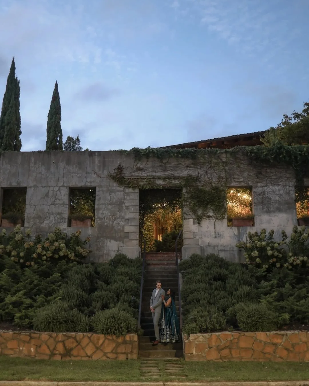 Kirtana + Jett 🤍 

&bull;
&bull;

#couplesphotography #wedding #georgia #photographer #fallphotoshoot #engaged #couplegoals #engagementphotographer #weddingphotographer #weddingphotographer #fallwedding