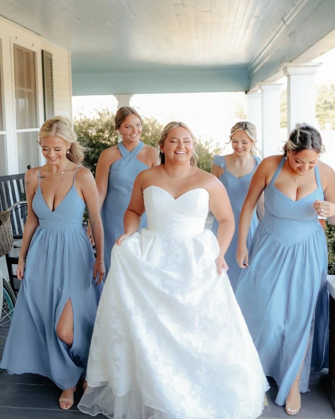 a post for the girls 🫶🏻 i am in love with the blue color palette from this wedding!!

&bull;
&bull;

#pov #engagementphotographer #couplesphotographer #engaged #photography