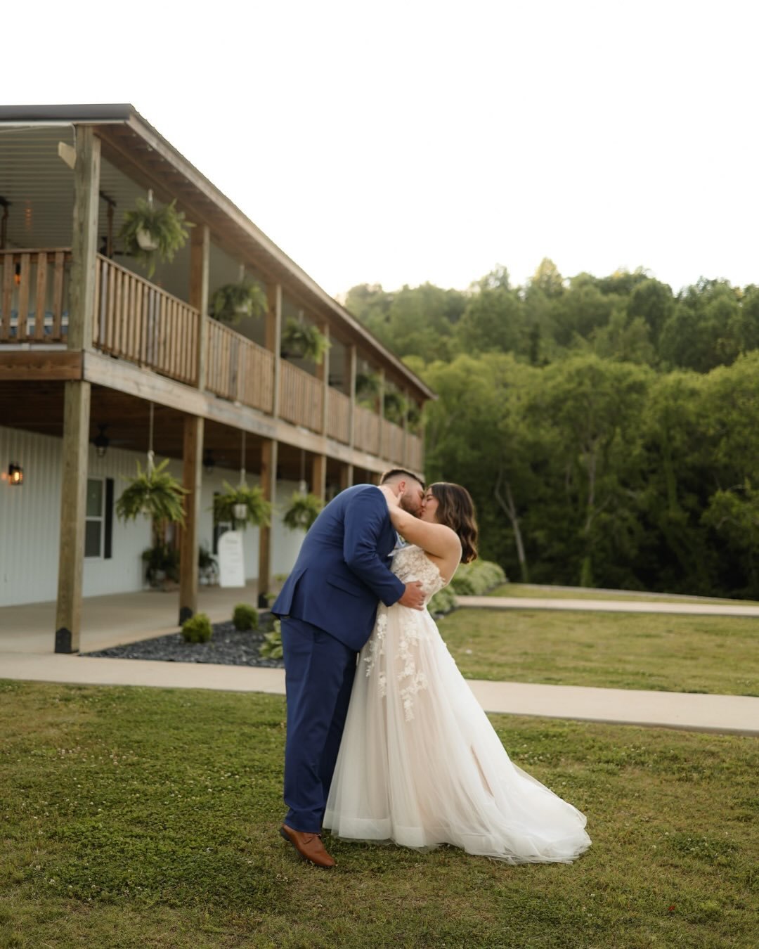 Sneak peeks from Lindsay &amp; Jayson&rsquo;s wedding 🤍

#georgiaweddingphotographer #wedding #2026bride #weddingphotographer #photography