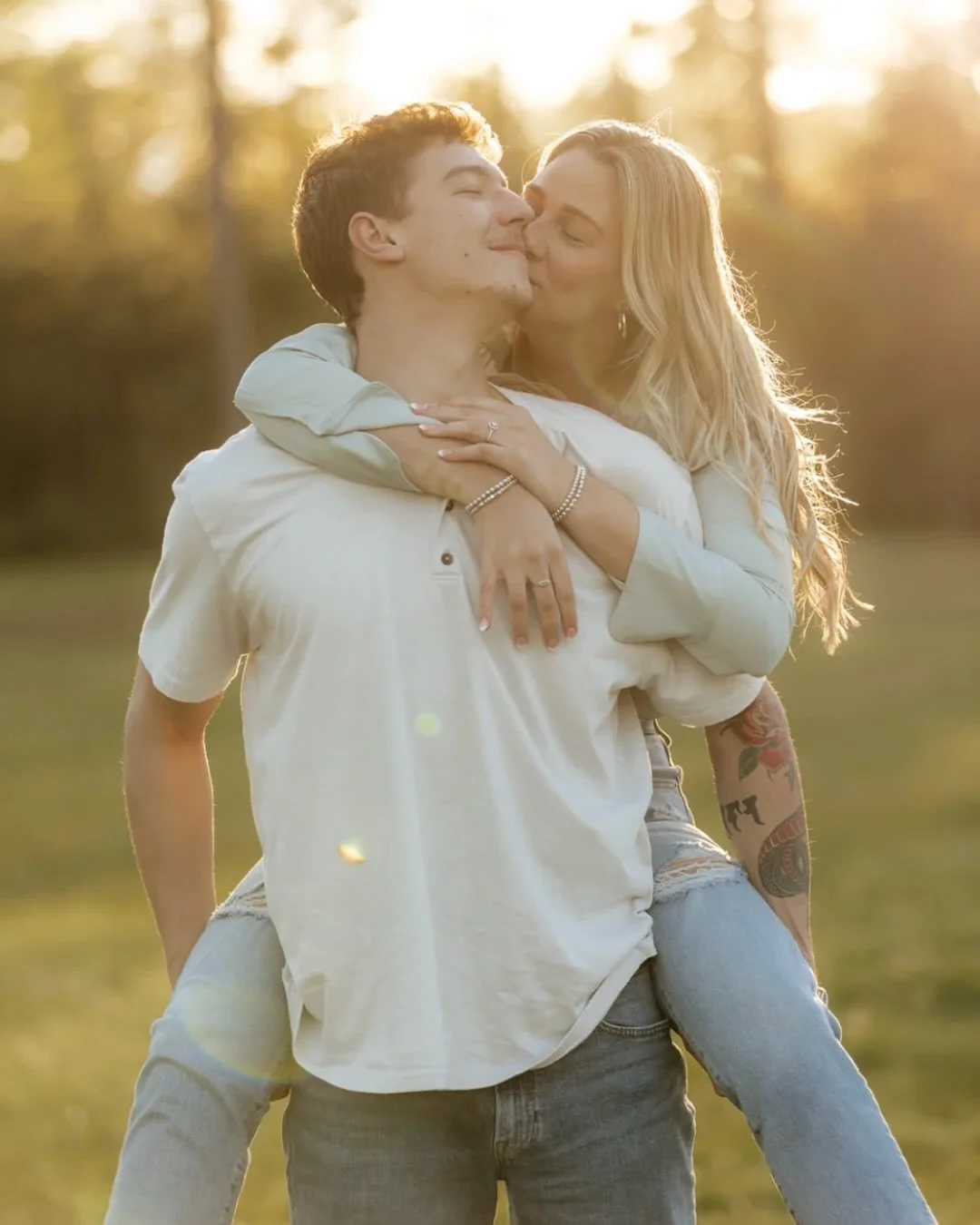 Ashlyn + Hunter 🤍 these photos remind me of every good thing about warmer weather. Nothing I love more than some good sunset photos!

#georgiaweddingphotographer #couples #gaweddingphotographer #photography #engagement