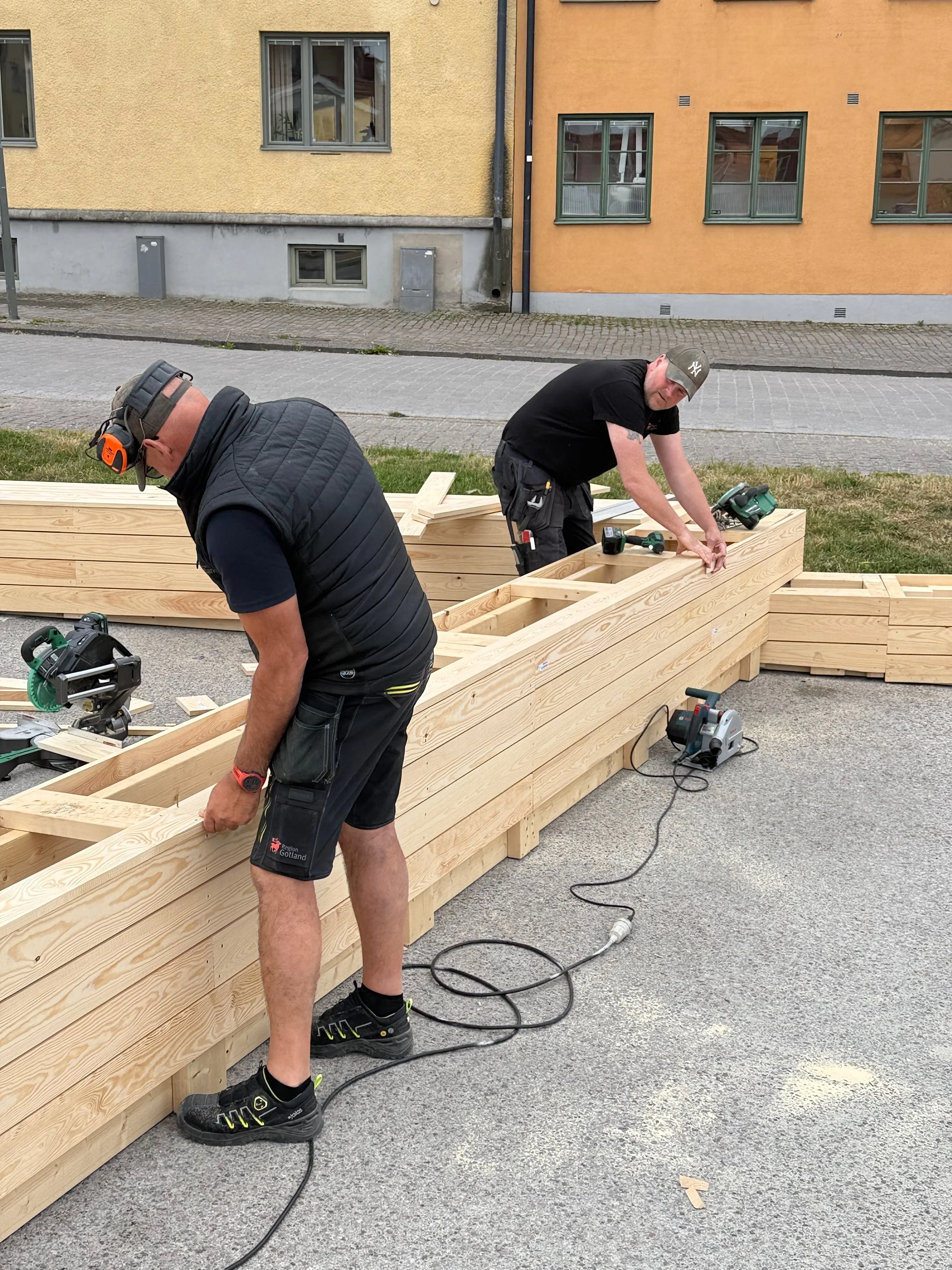 Building beach boxes at the South square
