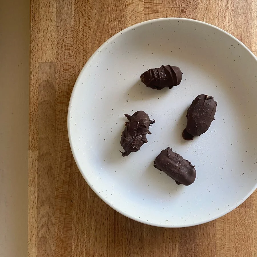 Cravings for Chocolate Covered Peanut Butter Eggs called, &amp; I answered. 
🥜 Peanut Butter filled &amp; 
🍫 Chocolate covered -
these Dates are topped with Sea Salt for the perfect sweet &amp; salty bite. 🤍