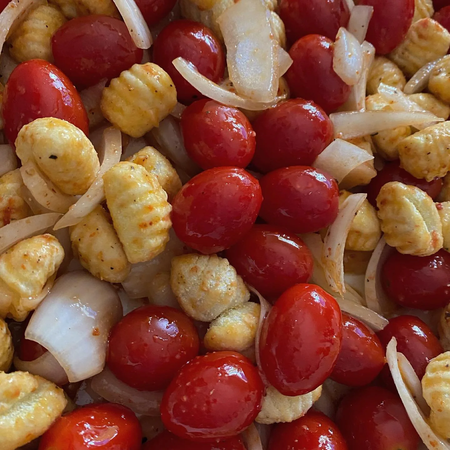 @bonappetitmag is one of 2 magazines I still get their &ldquo;Sheet Pan Gnocchi&rdquo; was the perfect addition to a BBQ. It was the best choice for a night when you want to have minimum prep and active cooking time for maximum time spent with friend