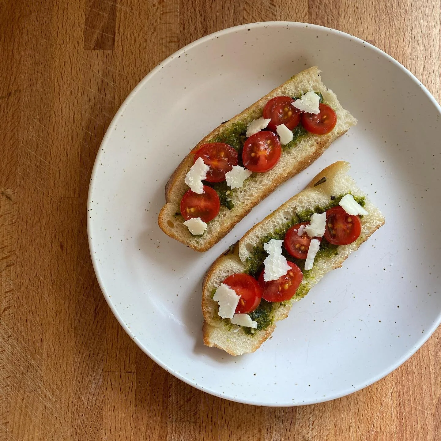 Homemade Garden Pesto ✔️
Garden Tomatoes ✔️
Warm Focaccia ✔️
Creamy Sheep&rsquo;s Cheese ✔️

A Perfect Midday Snack