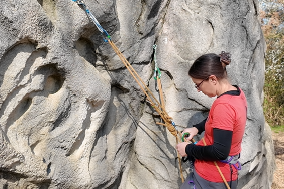 Trad skills workshop2: Building Anchors &amp; belaying from the top