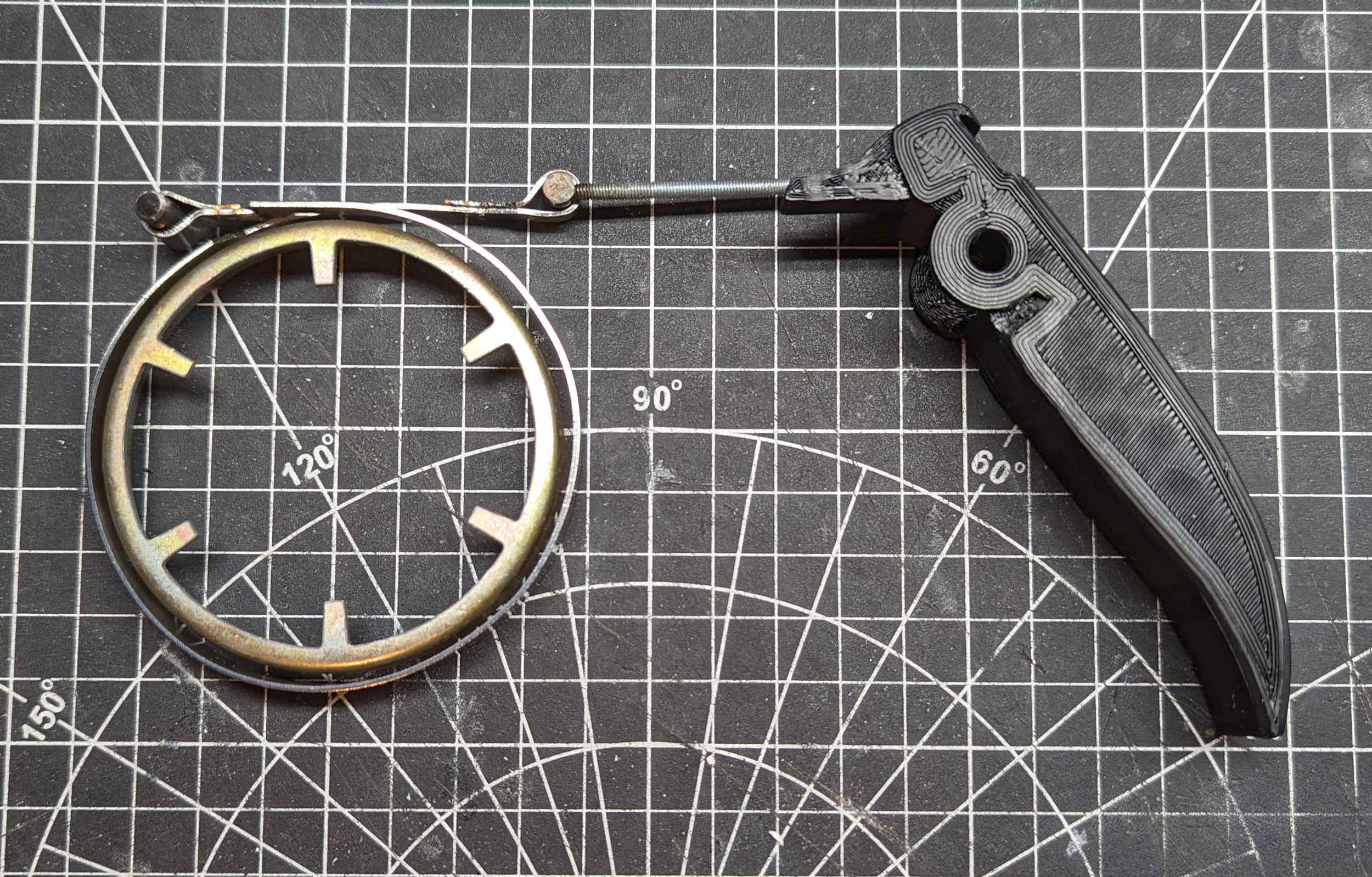 Internal mechanism of the Alpha Leash showing the substantial use of long lasting steel parts.