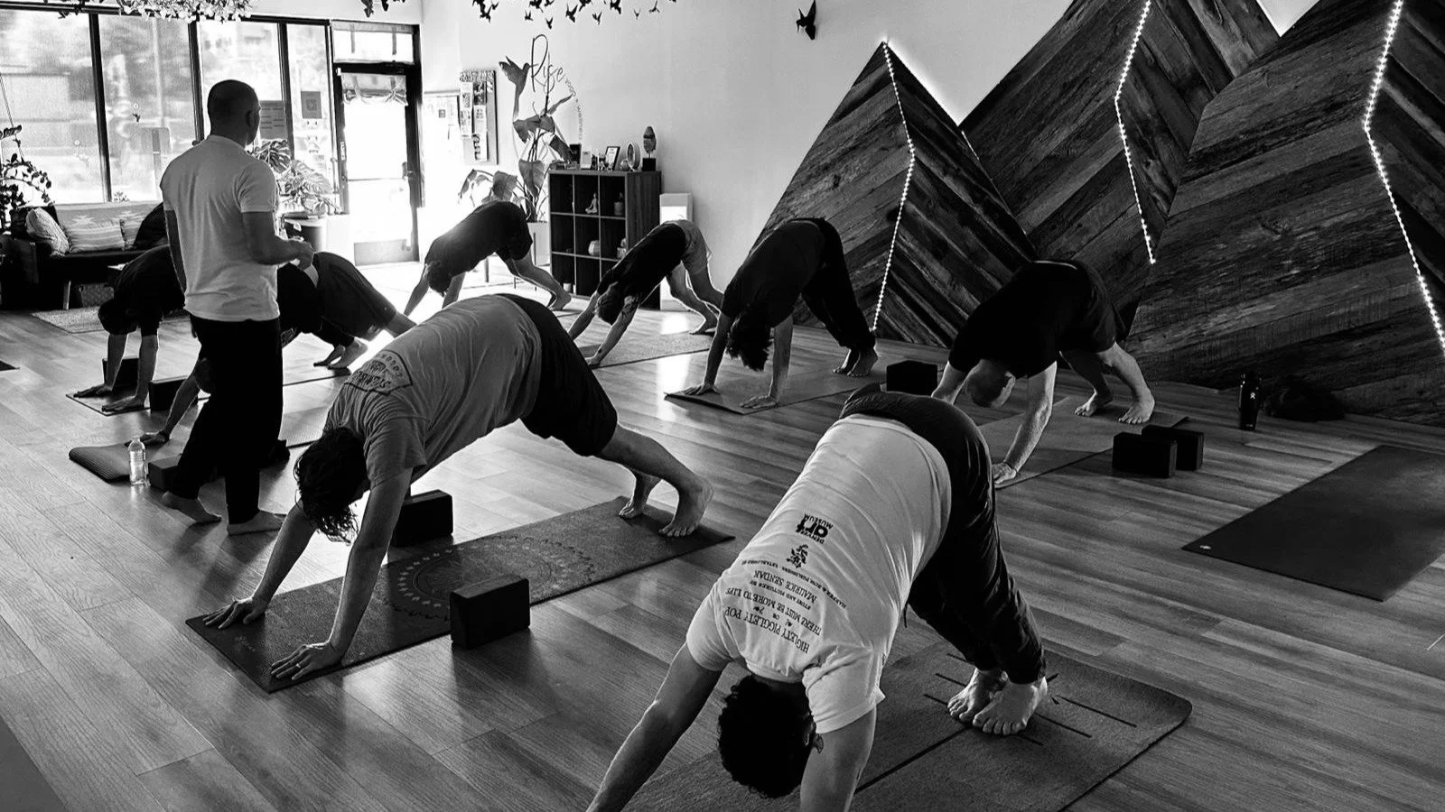 Had a great grounding yoga session with the guys and Patty Goulet! 🙌

💫 Next up &mdash; Hunter McNichols this Friday, November 14th. Calling all the men in the neighborhood!

🔗 Click link in bio to come move, breathe, and unwind with us!

#riseyog