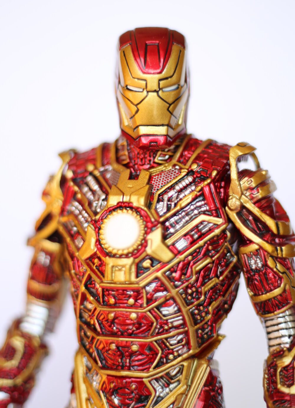 Crazy Toys Iron Man Bones Mark 41 Retro Version from the front