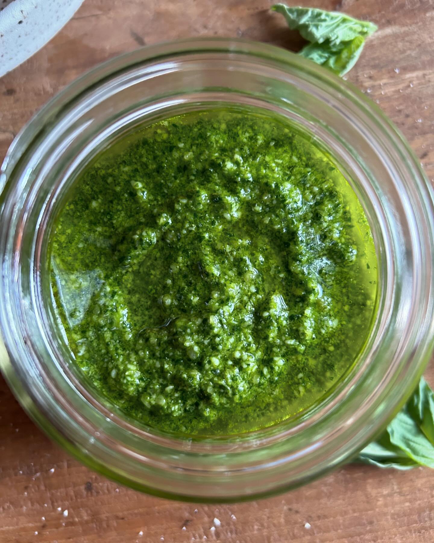 Spring things ahead 🌿 This spinach arugula pesto is incredibly versatile and a cinch to make with whatever ingredients you have on hand. So fresh, bursting with flavour and you can stash it away in the freezer, too!
 
Comment &ldquo;pesto&rdquo; and