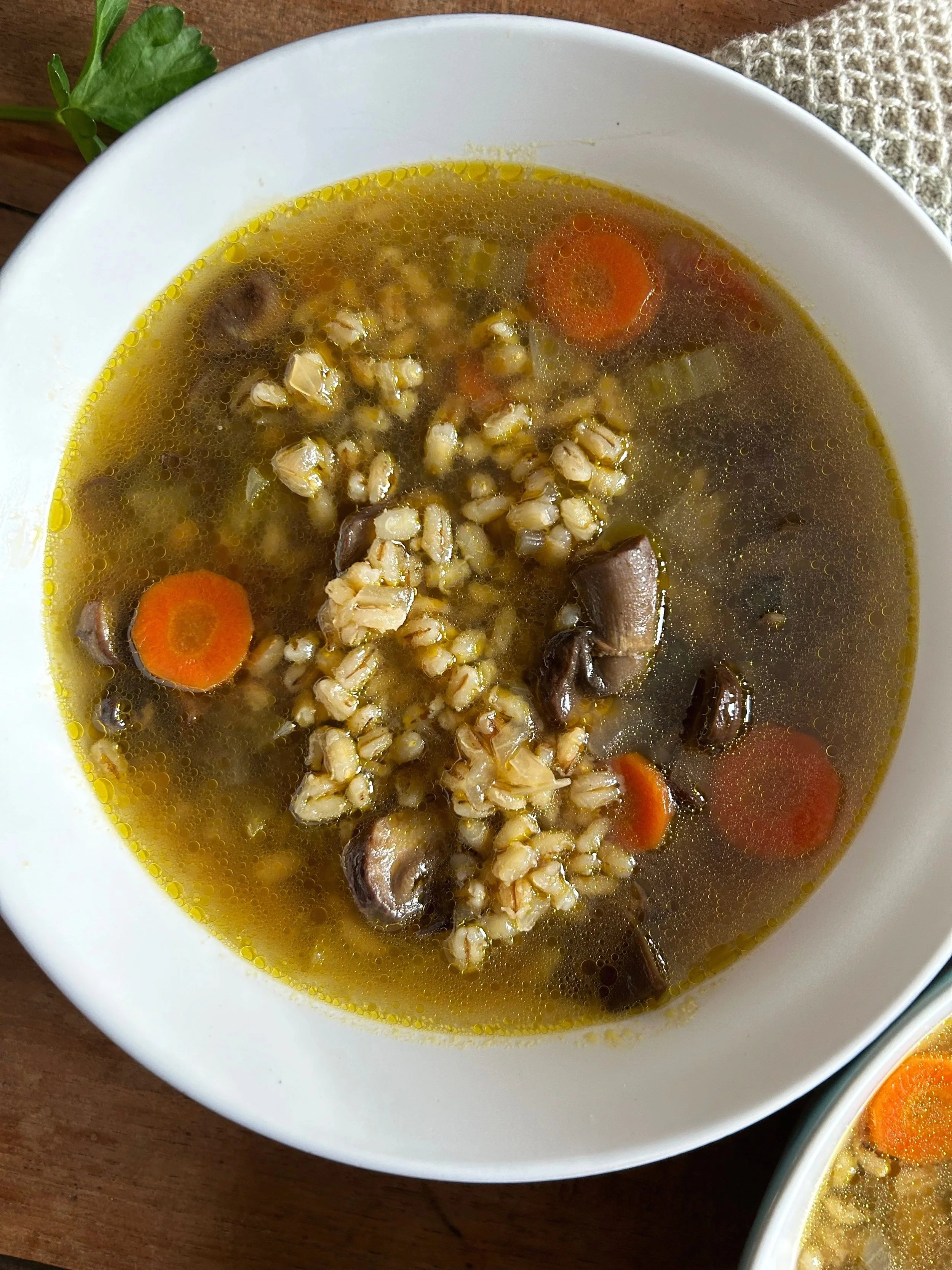 Mushroom Barley Soup. | harvestandnourish.com