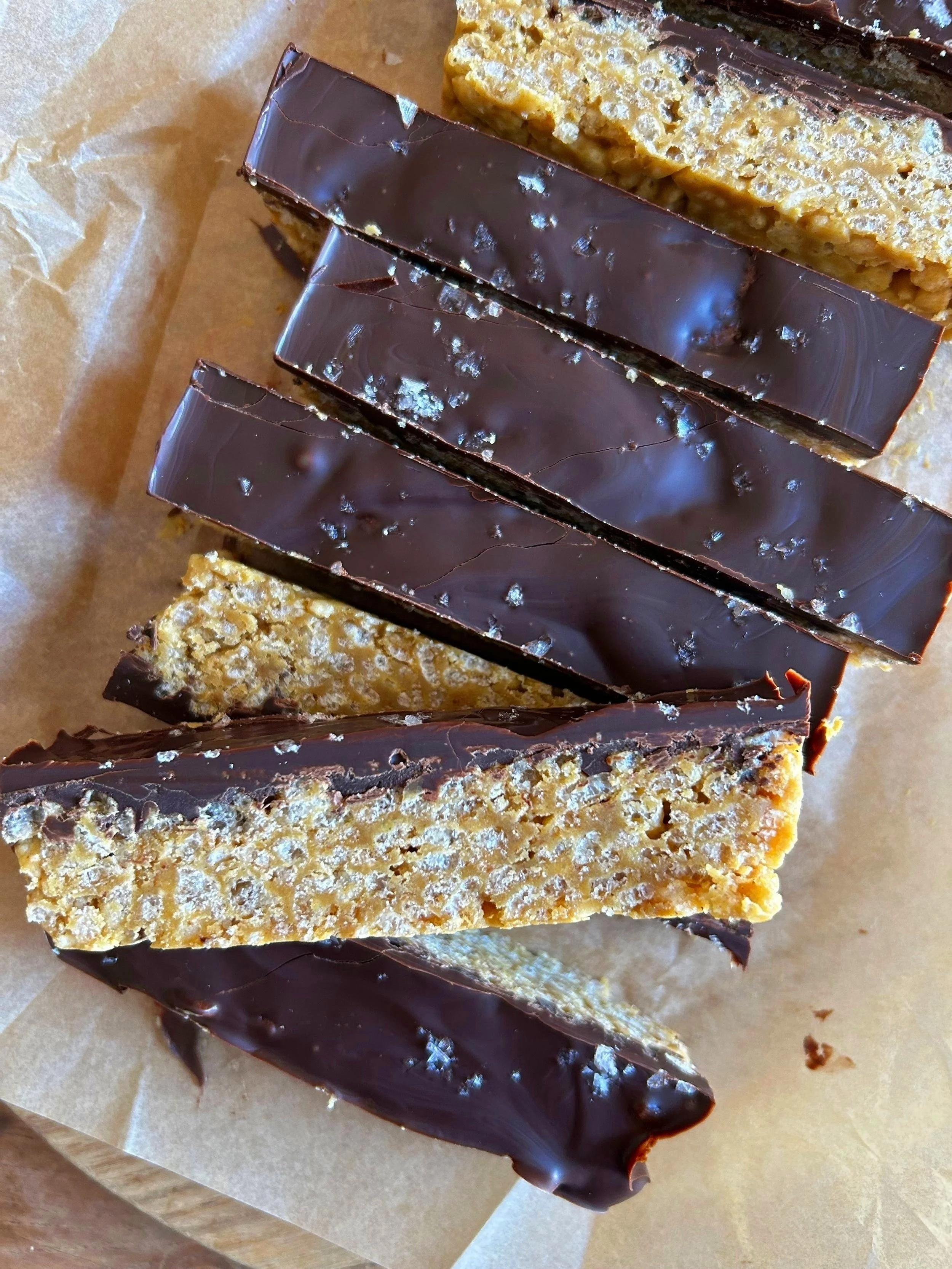 Chocolate Peanut Butter Krispie Bars. | harvestandnourish.com