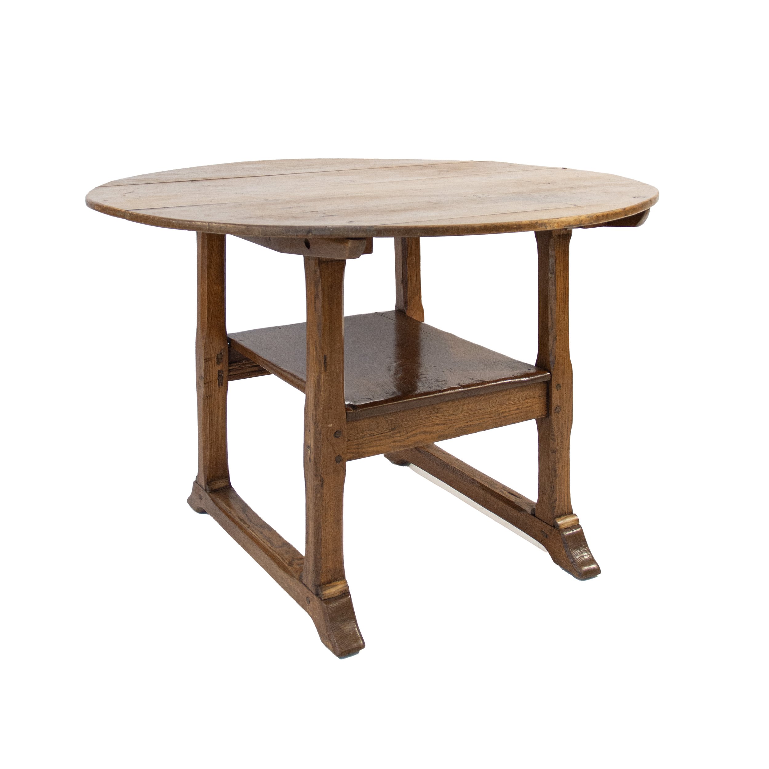 Round Table in Pine & Oak