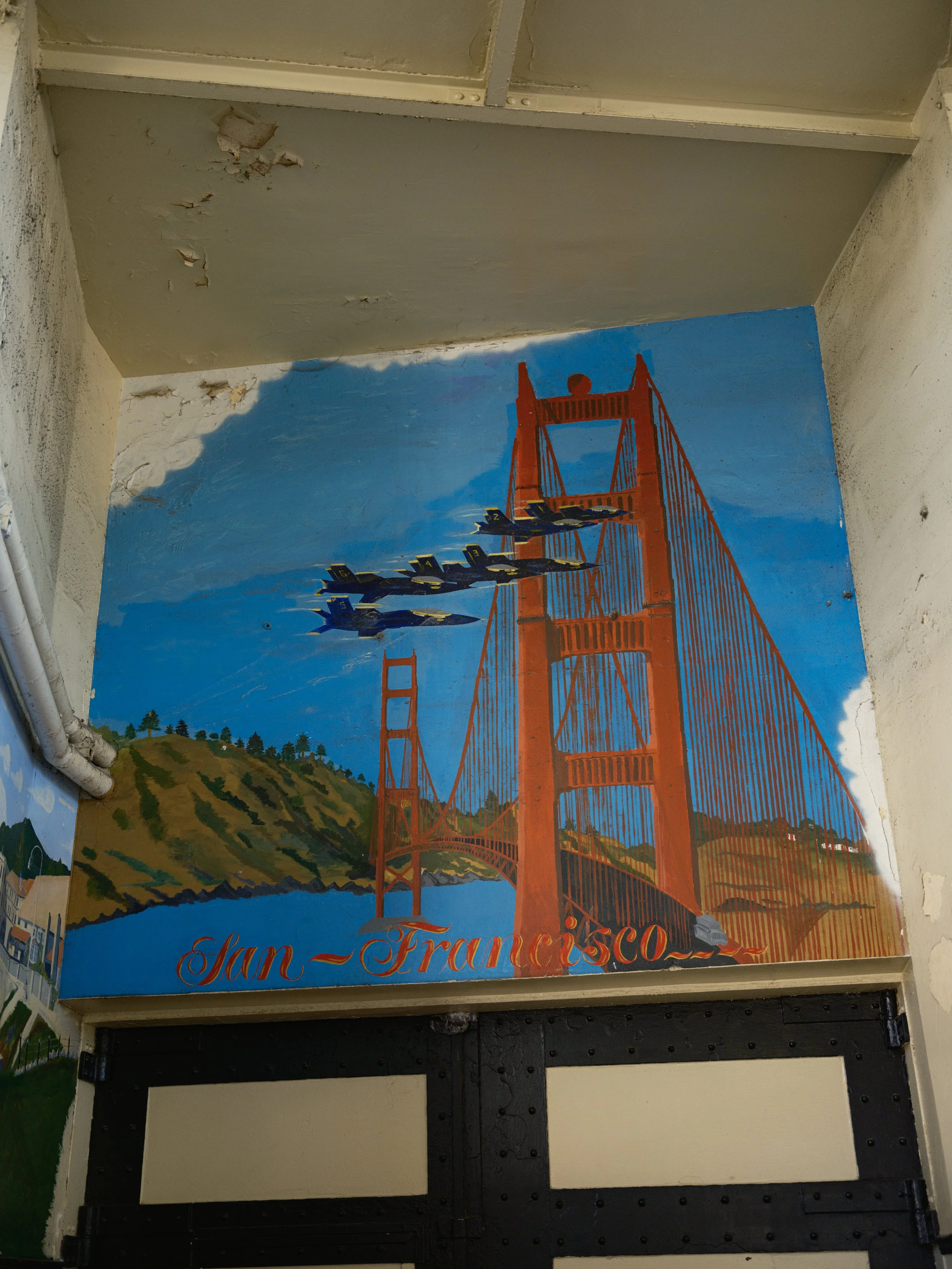 Sign painting of the Golden Gate Bridge with the words 'San Francisco' written below.