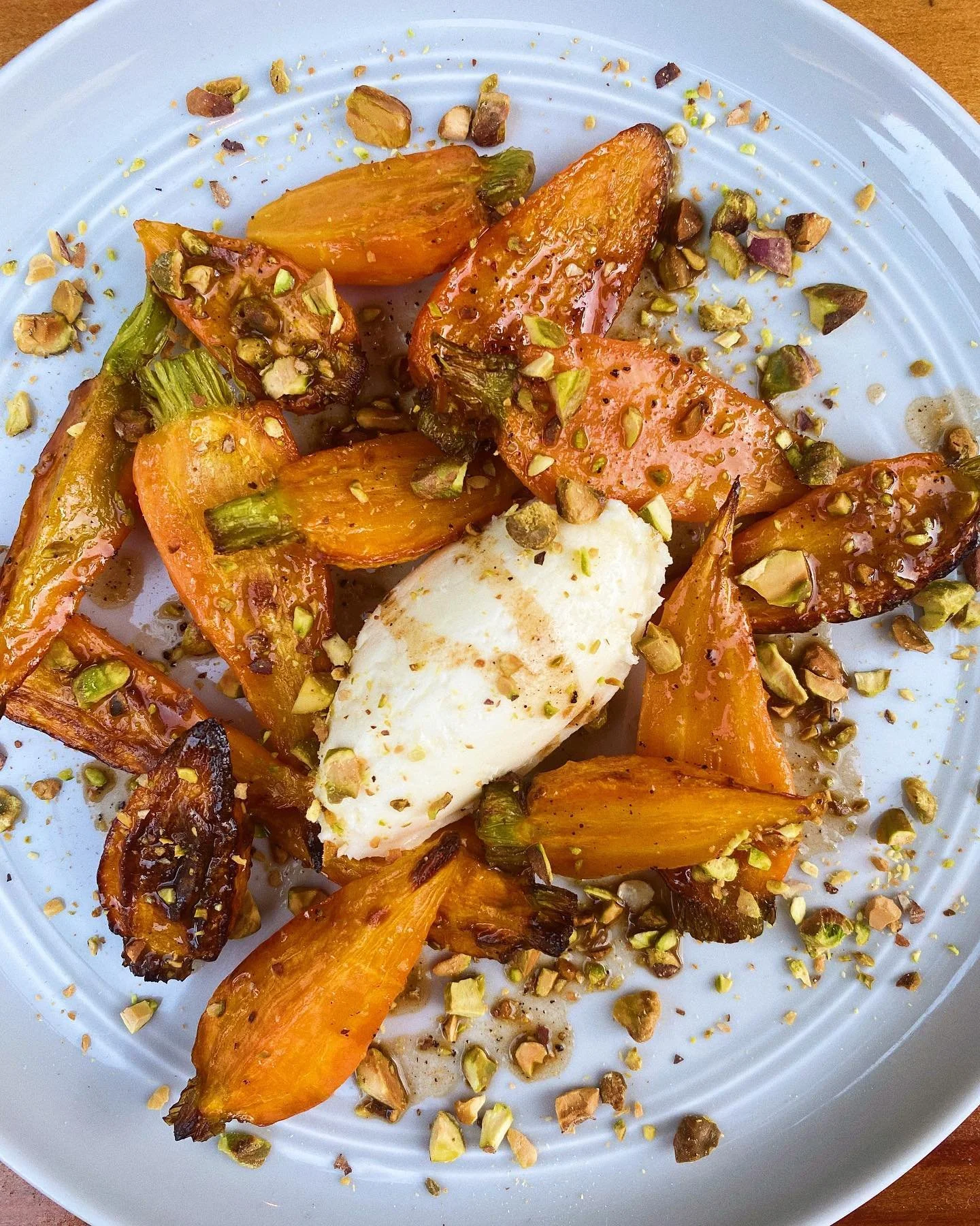 Roasted Carrot Siciliana 🥕- marscapone, brown butter vinaigrette and toasted pistachio

Tonight and tomorrow @melodywinebar 🍷

#foodpopup #americanitalianfood #italianamericanfood #carrots #lafood #veggies #losangeles #losangeleswine #barabbiocco