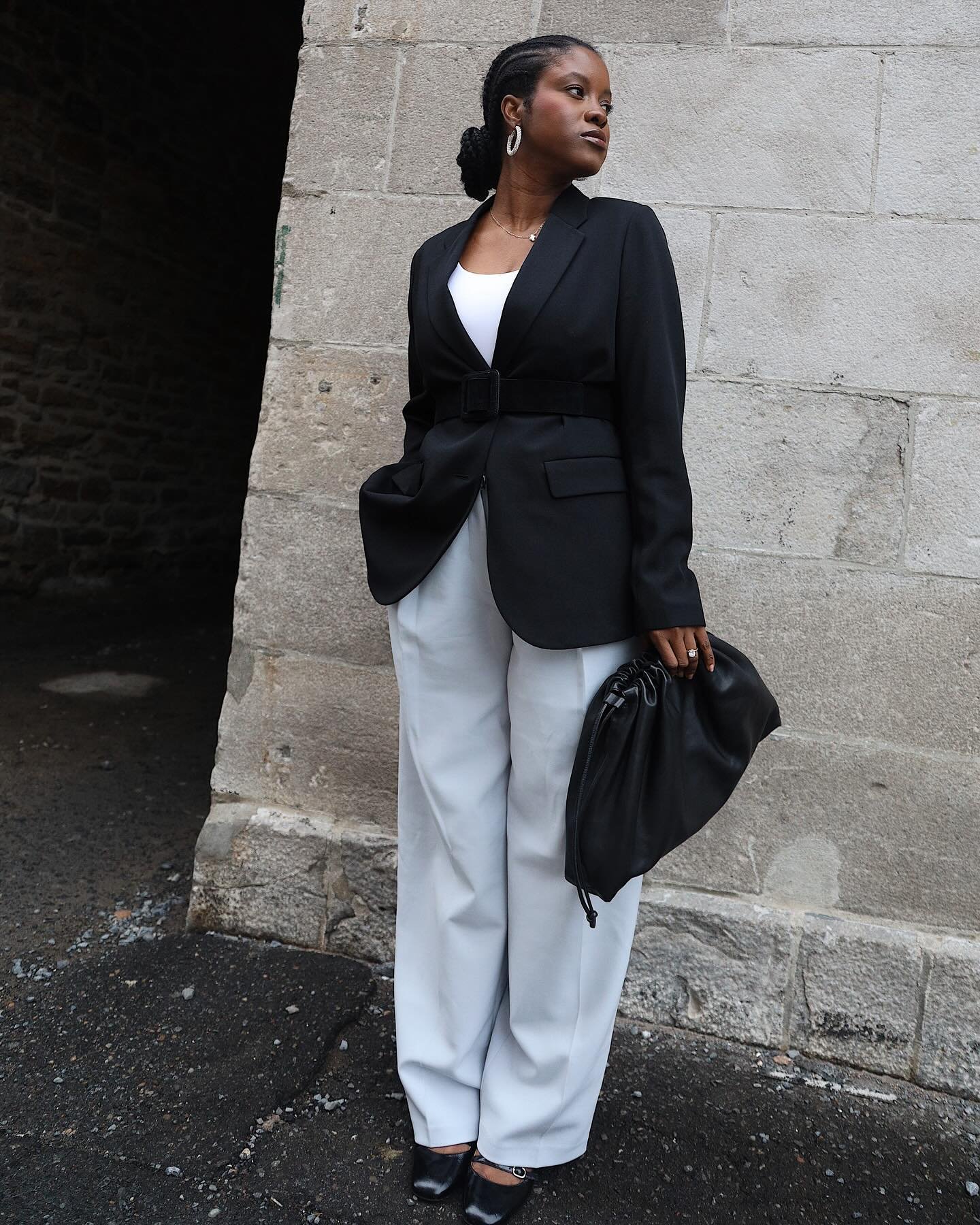 That baby blue adds a little je ne sais quoi! 

Photos by @fidelite.t ❤️

#aritzia #classystyle #classiclook #cosstores #springoutfits #springoutfitideas #sezanelovers #sezane