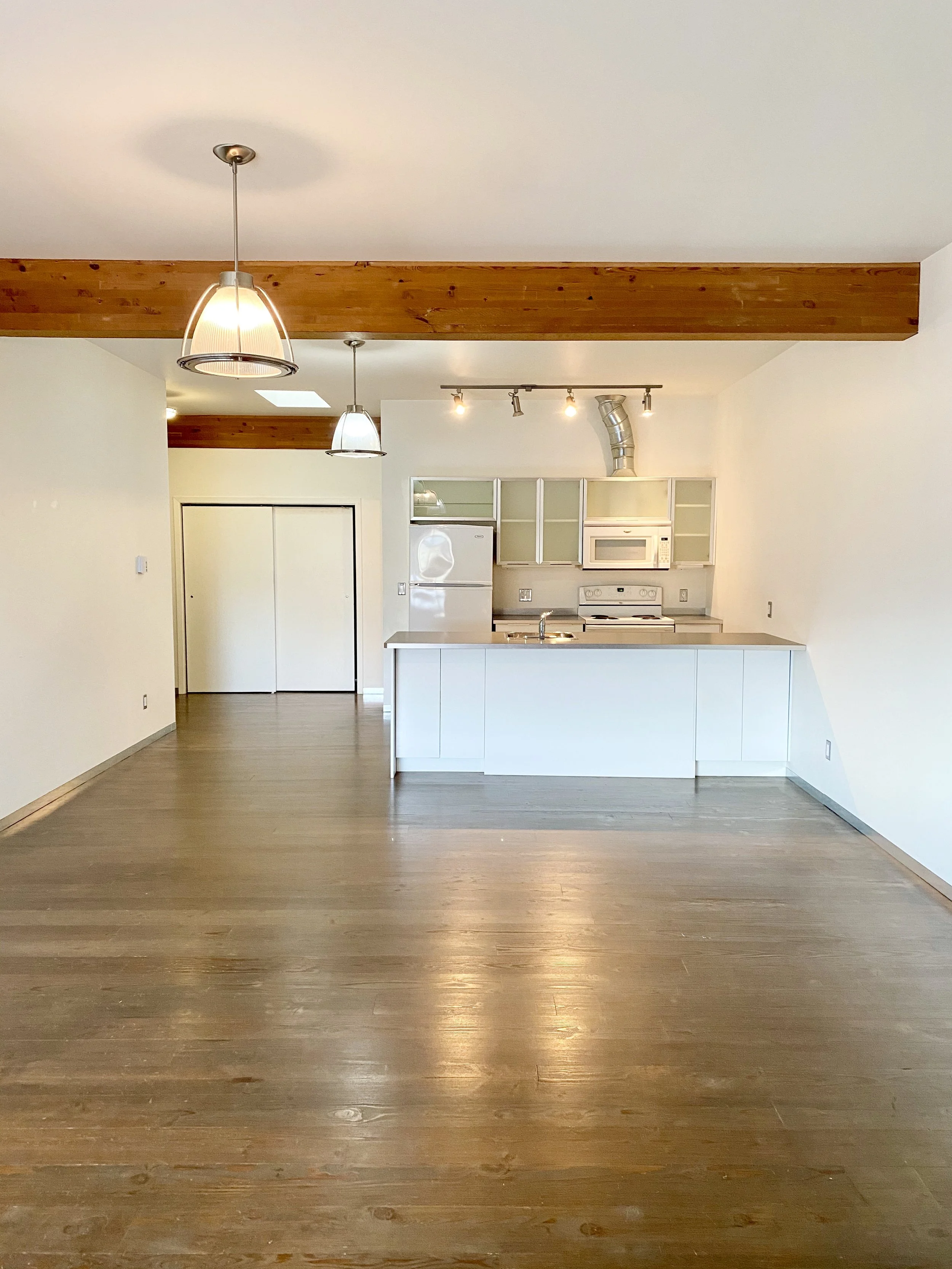 Spacious Downtown Courtenay Studio