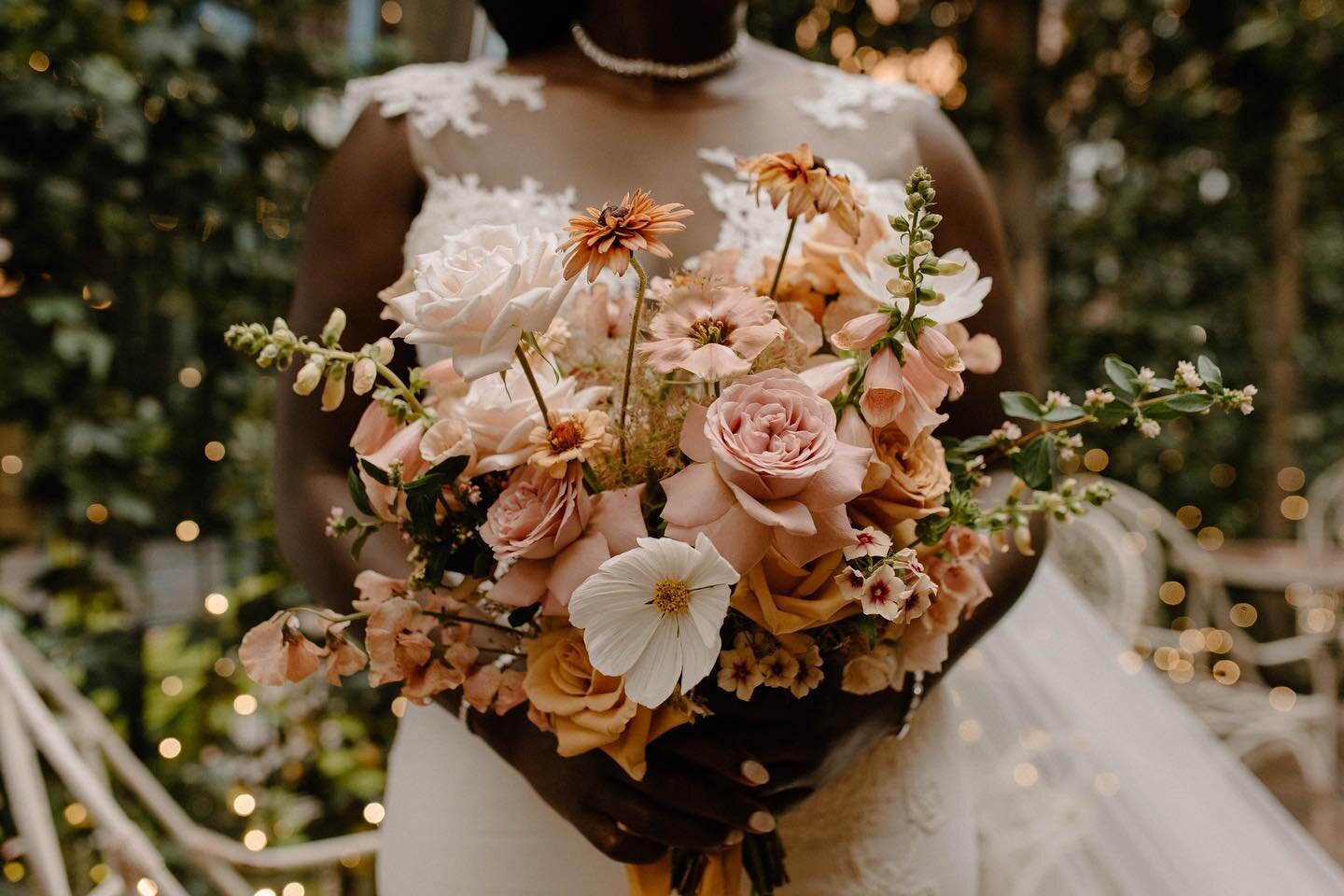 One thing about me - I love me some flowers! I love watching my florist friends create some magic. Can&rsquo;t wait to have the talented queen that is Joanne, make magic for my friends&rsquo; wedding this weekend!

Planning: @vowandco &bull; Day Of: 