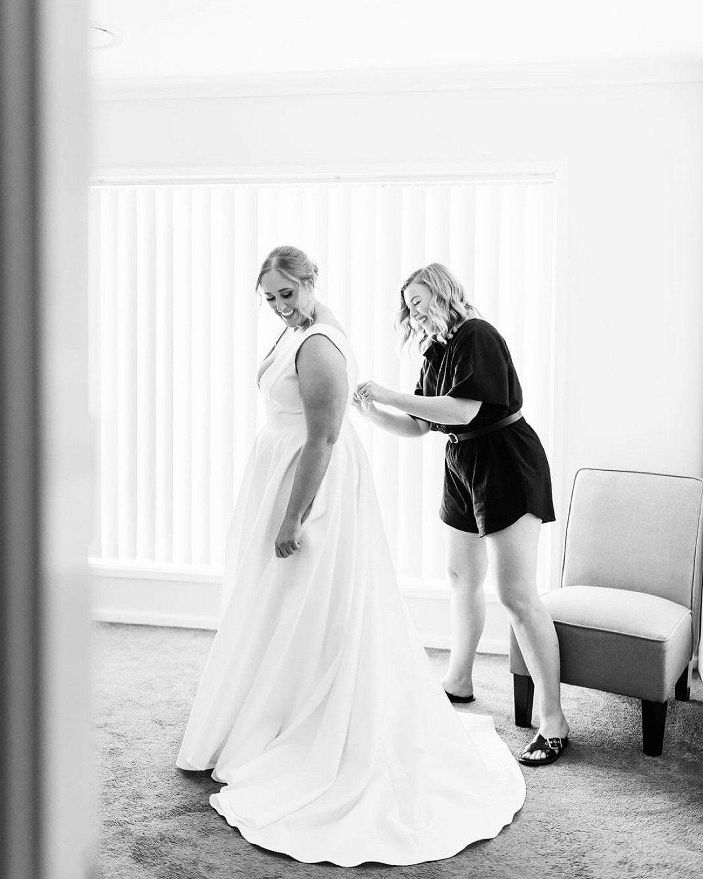 Talking time frames (and reliving getting Elisha ready on her big day, thanks for the action shot @stories.with.mel!)

Custom and Bespoke gowns require approx 6 months, so end of 2024 girls if you are still on your dress hunt, now is the time to be t