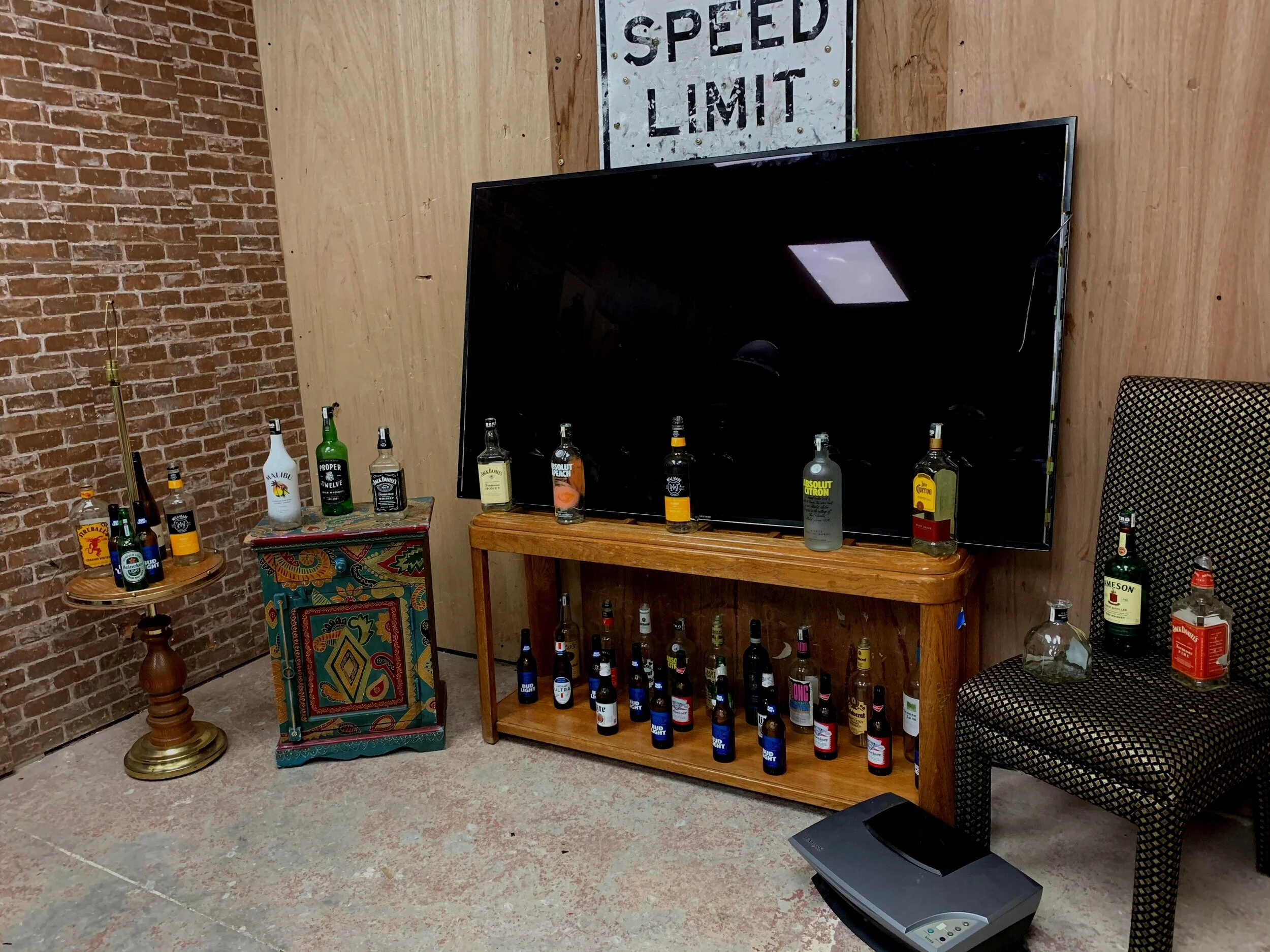 The Smashit House Davie | Rage Room | Axe Throwing | Gaming Lounge | Plate Smashing | Affordable ...