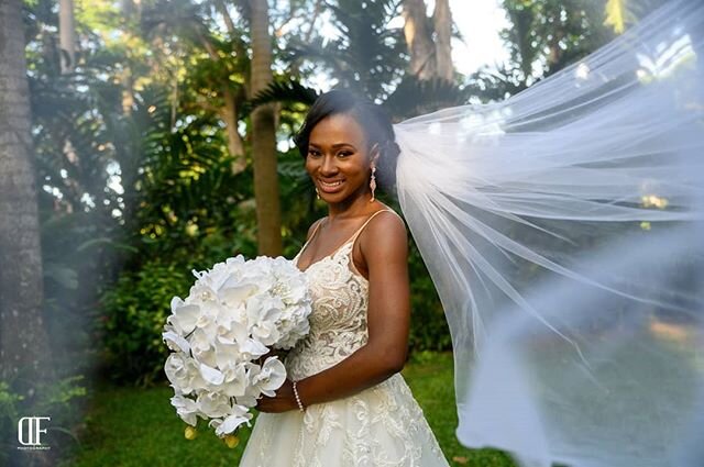 Bridal beauty 😍 the essentials, the details. 
A wedding dress is both an intimate and personal for a woman - it must reflect the personality and style of the bride.

#wedding&nbsp;#OchoRiosJamaica&nbsp;#dfweddings#love&nbsp;#happiness&nbsp;#jamaica&