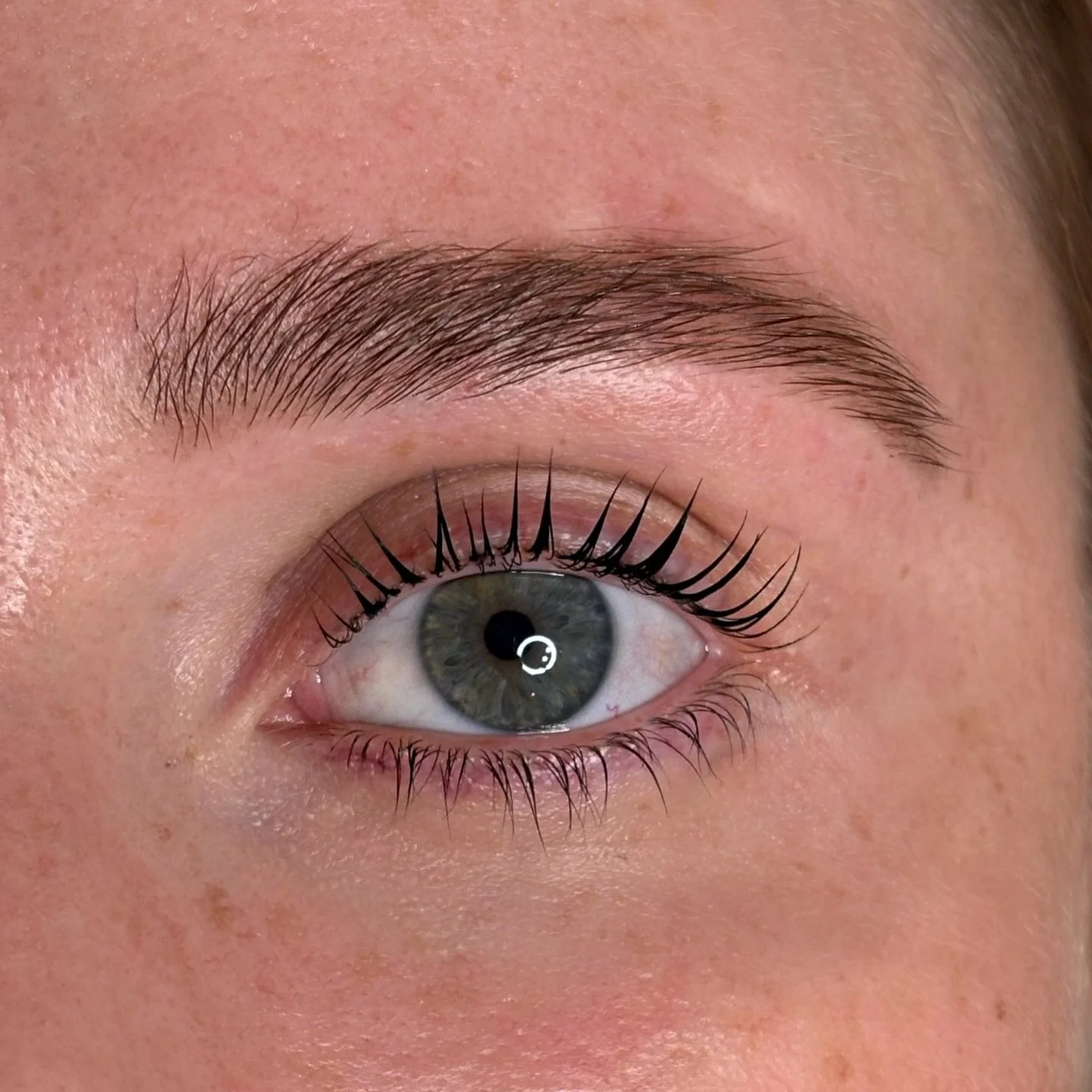 Reasons you need a brow &amp; lash lift appointment:

✔️ You have a face
✔️ People can see your face

Case closed. Link in bio to book 🫶