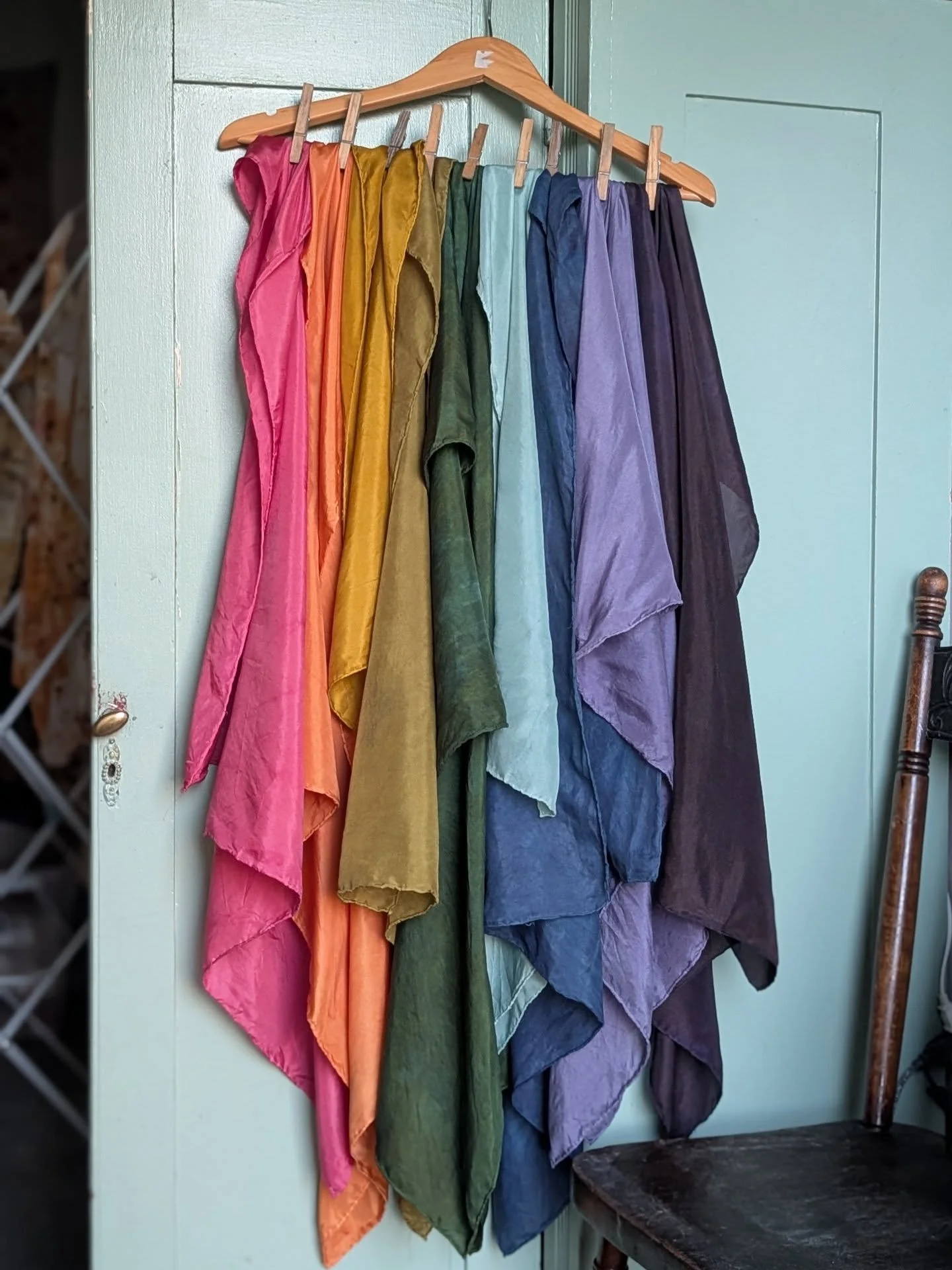 🌈The closest I could get to a rainbow palette on a 100% silk habotai. Swipe to see where the colours came from. Hint: all sources from plants!

✨I'll have this on display at my market this weekend @craftedshowandsale - Nov 7-9!