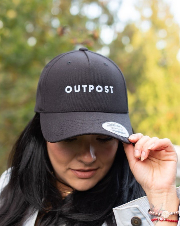 When the merch looks better than your outfit 🧢 

Simple, premium, and built for everyday visibility; just how brand recall should look 👀 

#brandedmerch #corporategifting #customcaps #brandvisibility #companyswag #marketingassets