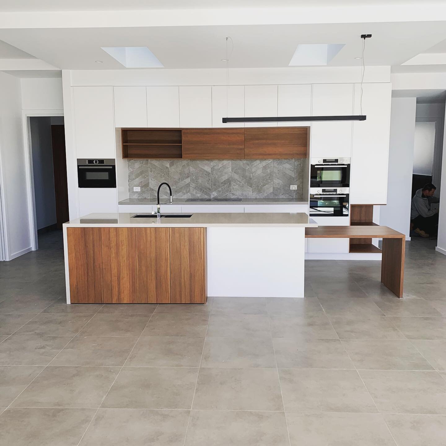 We LOVE how this one finished up. Gorgeous! 

#canberrajoinery #canberrabusiness  #canberrabuilder #kitchendesign 
#walkinpantry #laundry #entertainmentunit